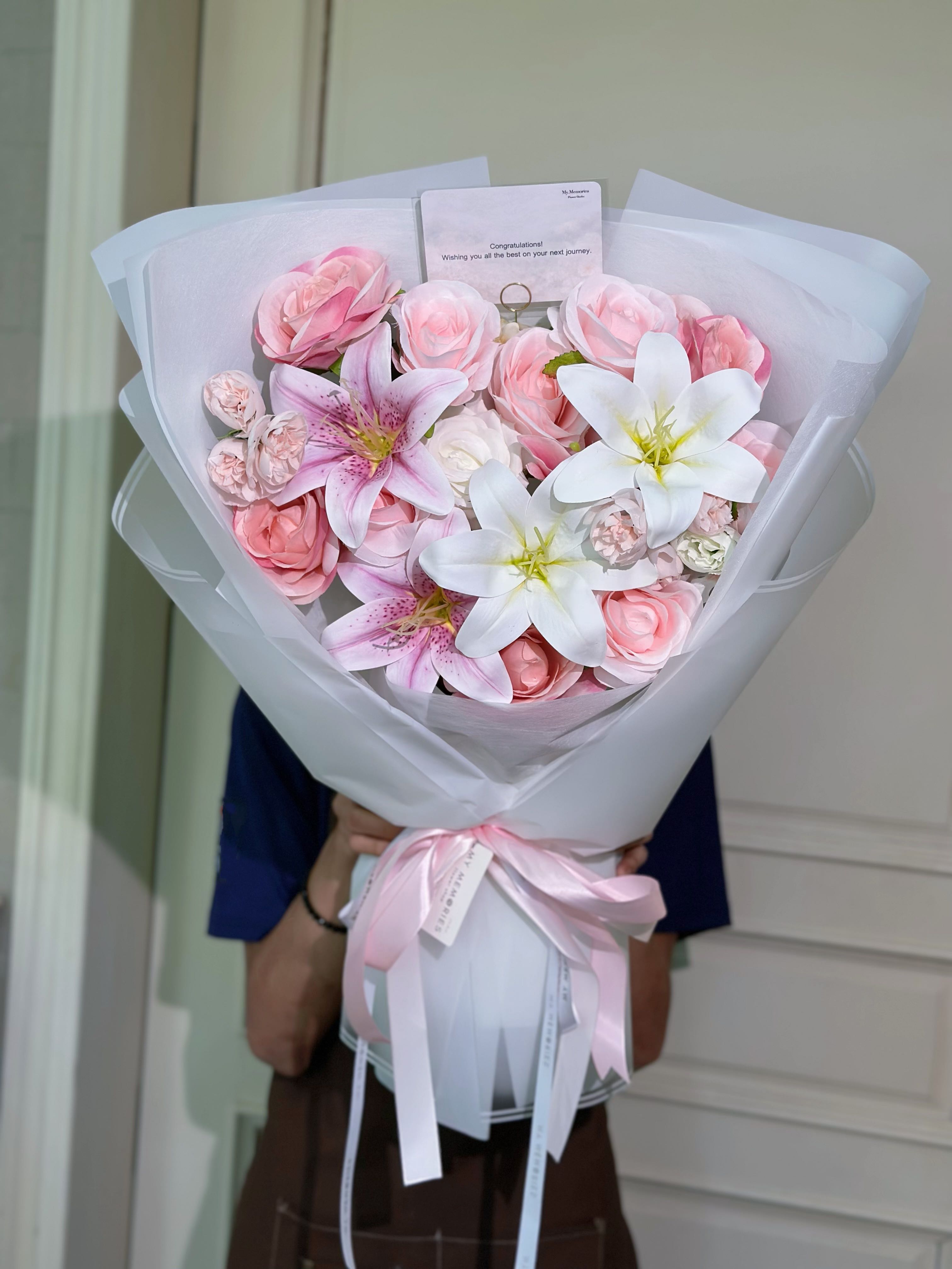 ช่อดอกไม้ประดิษฐ์โทนขาวชมพู