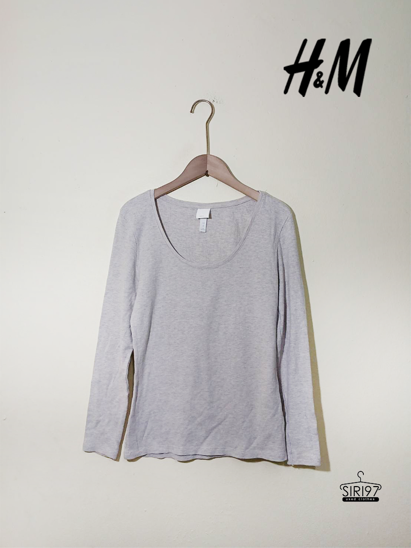 เสื้อคอกลมแขนยาว H&M ผ้าริบ สีครีม สภาพ90%