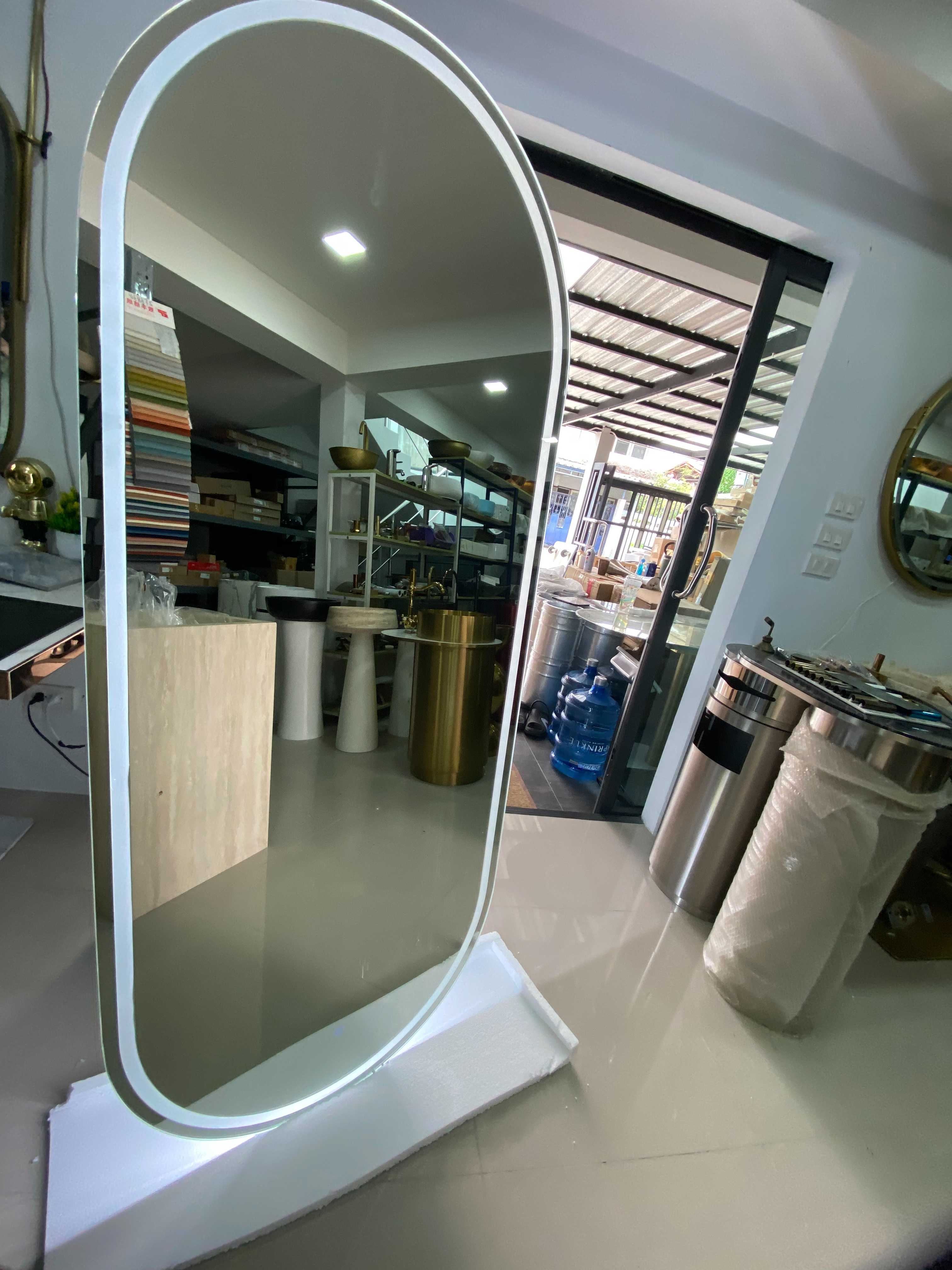 กระจกบานเปลือย ทรงแคปซูล มี LED พ่นทรายห่างขอบ ปุ่มเปิดปิด 1 ปุ่ม