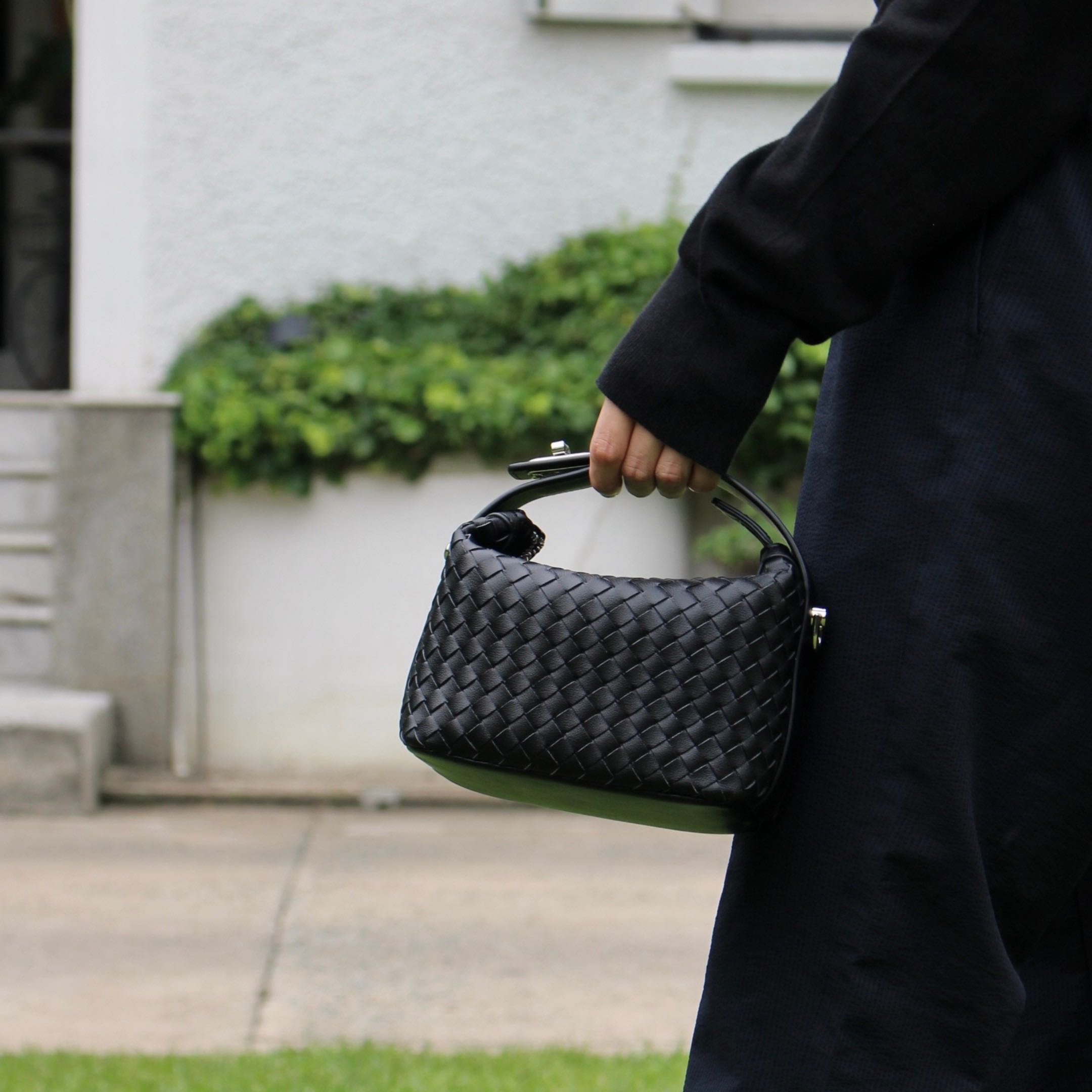 SHOKUPAN | กระเป๋าหนังวัวแท้ Woven Leather | CURÀ