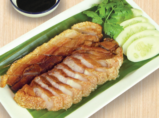หมูกรอบกับซอสหวาน
