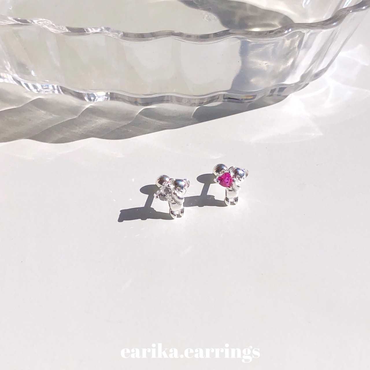 earika.earrings - grizzly in love piercing จิวหูเงินแท้รูปหมีอุ้มหัวใจ เหมาะสำหรับคนแพ้ง่าย