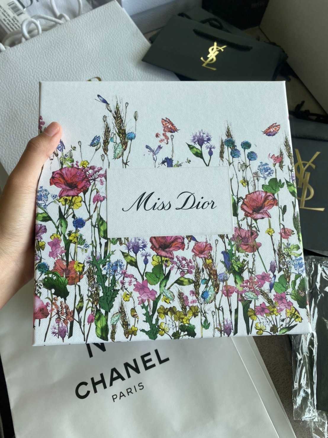 กล่อง Dior ลายดอกไม้ 2021 - Limited
