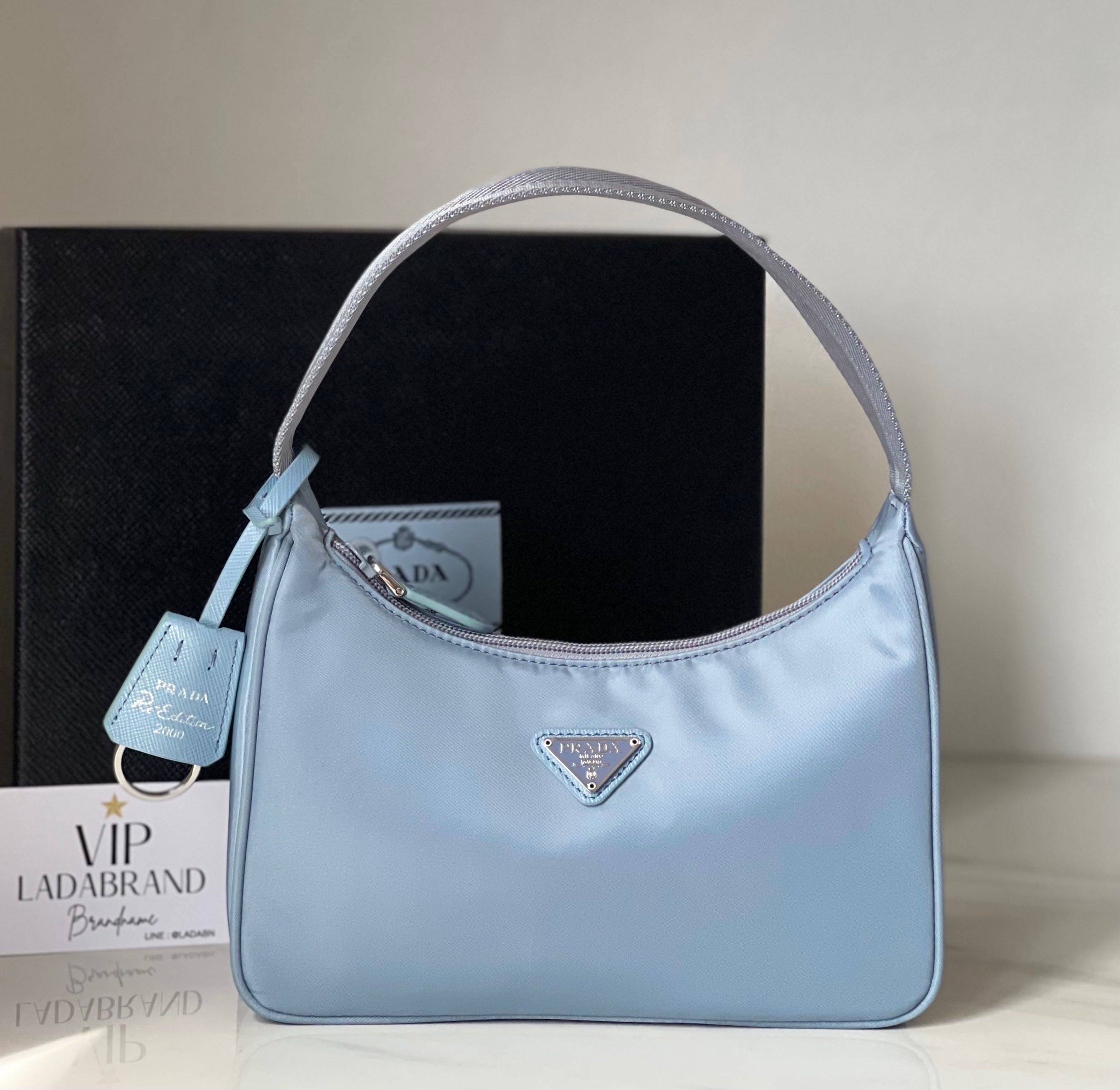 Prada hobo ✅สินค้าพร้อมส่ง✅