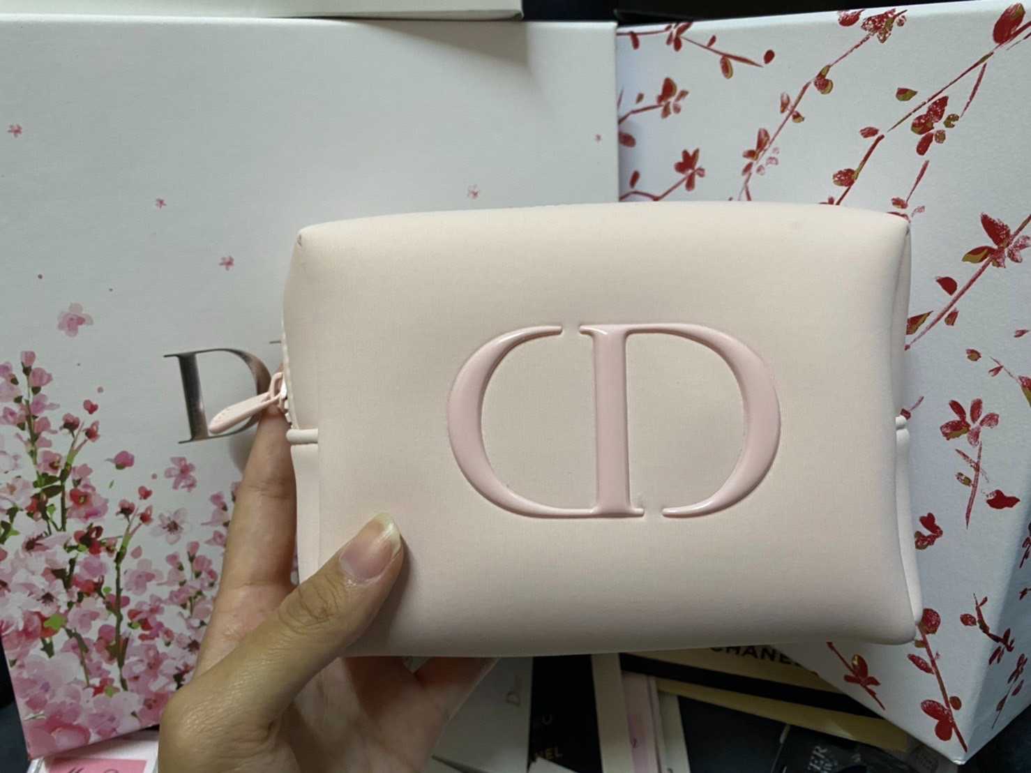 กระเป๋าเครื่องสำอางค์ Dior สีชมพู