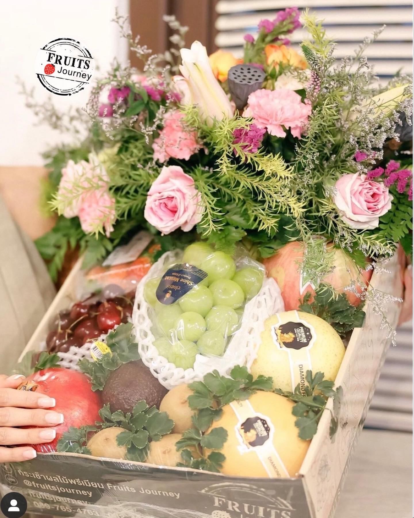 S02 กระเช้าผลไม้ดอกไม้พรีเมียม- Valentine 
