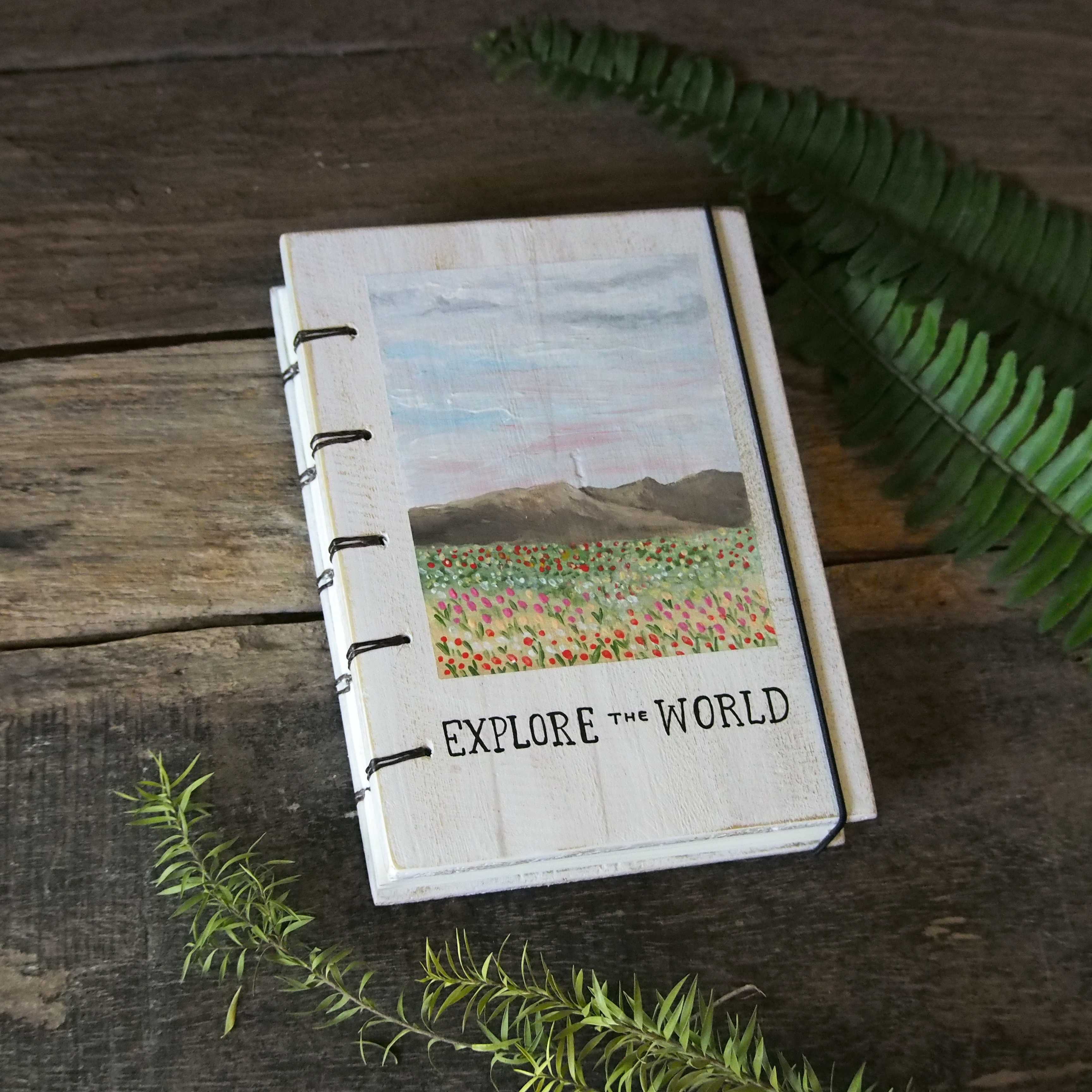 สมุดปกไม้วินเทจ รูป Explore the world