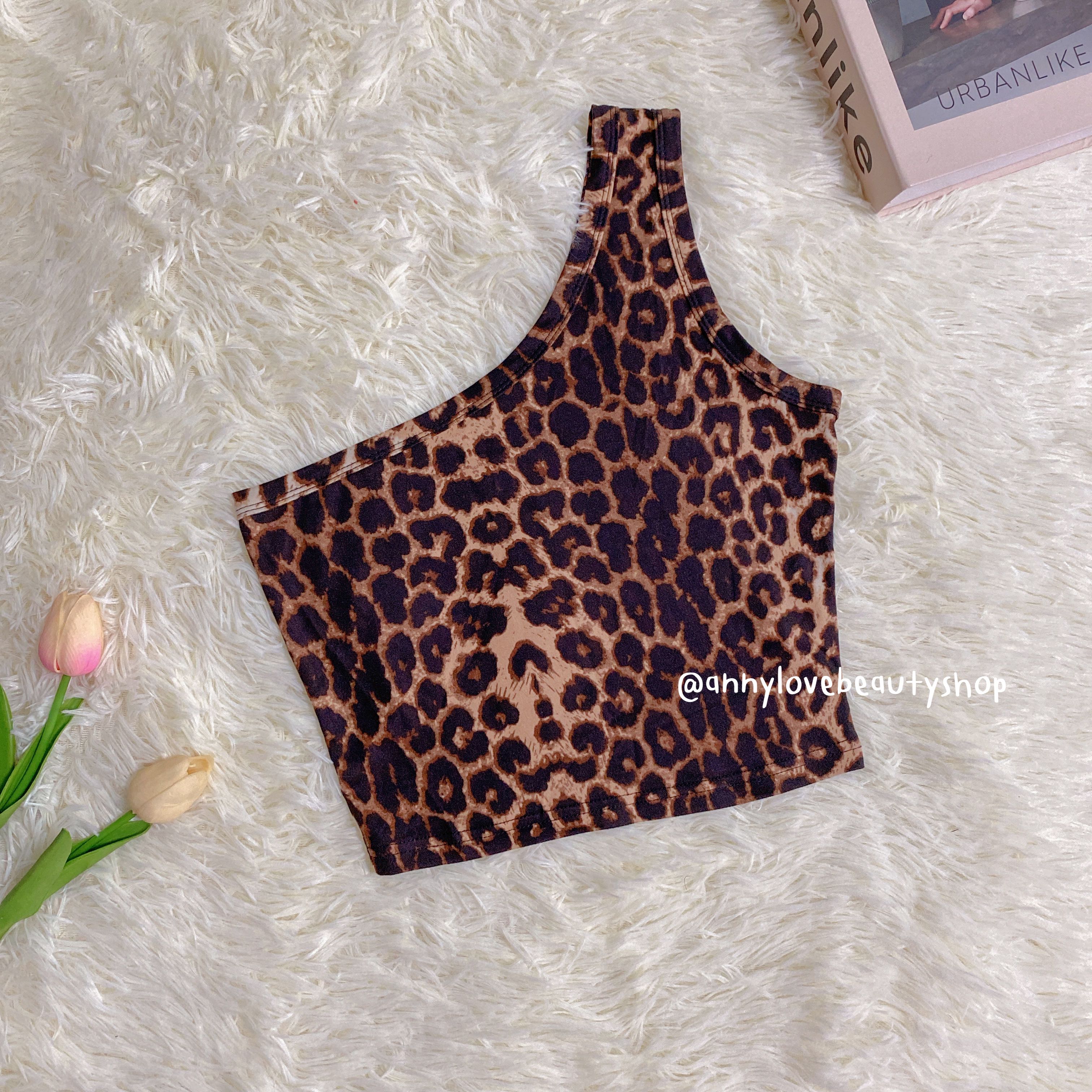 เสื้อครอปเปิดไหล่ข้างเดียว ลายเสือดาว