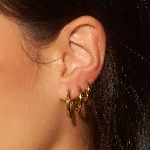 Vonni Basic Huggie Earring