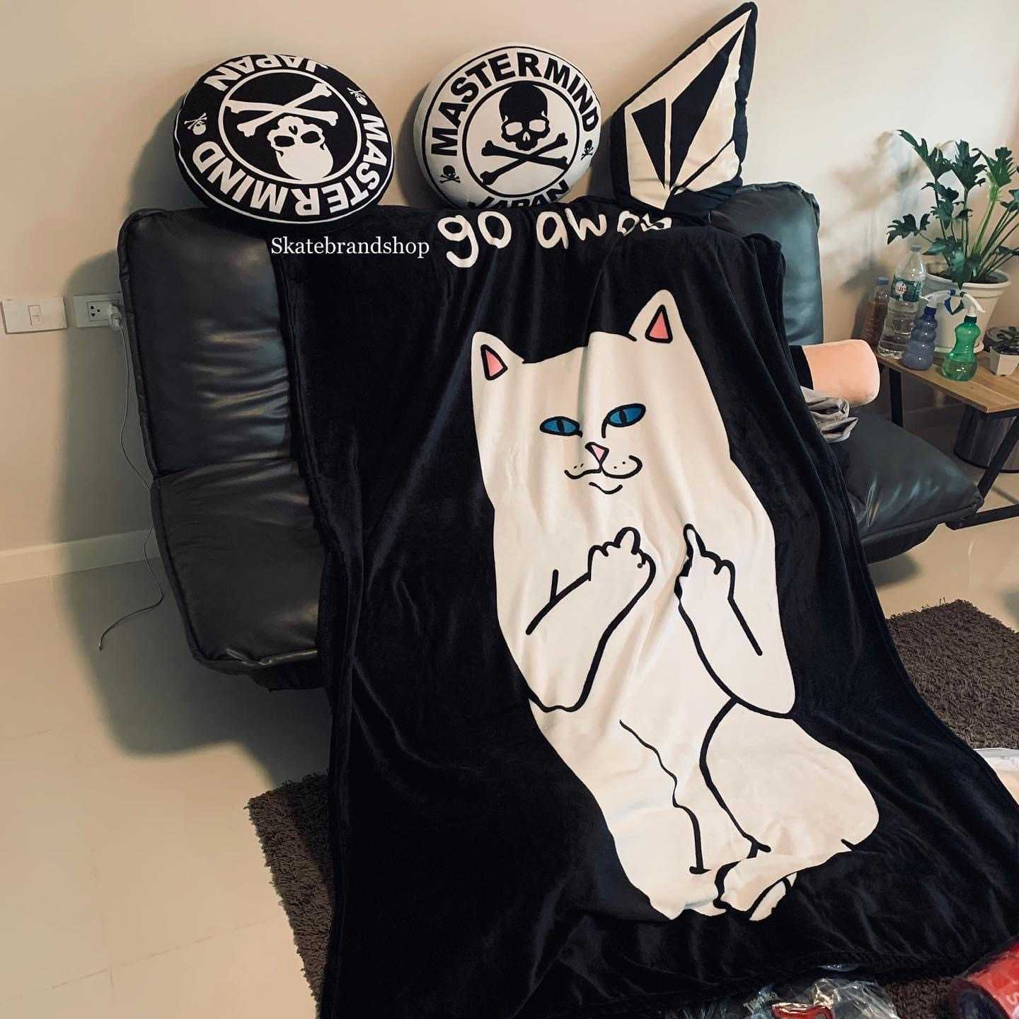 [⚡️ พร้อมส่ง ] ผ้าห่ม RIPNDIP เจ้าแมวจอมกวน ผ้านาโนนิ่มๆเลยจ้า พกติดรถ
