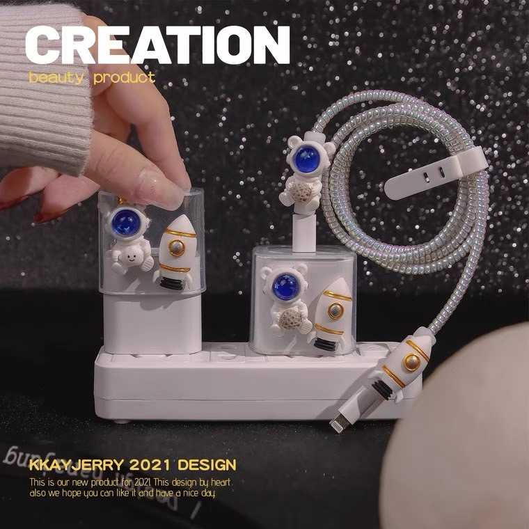ชุดถนอมสายชาร์จ 20W : 🧑🏿‍🚀👩🏿‍🚀 Spaceship and pilot นักบินอวกาศ (มีหลายแบบให้เลือก)