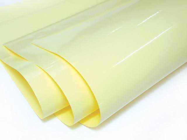 สติกเกอร์พลาสติก PVC สีขาว /สีใส  20x26 นิ้ว