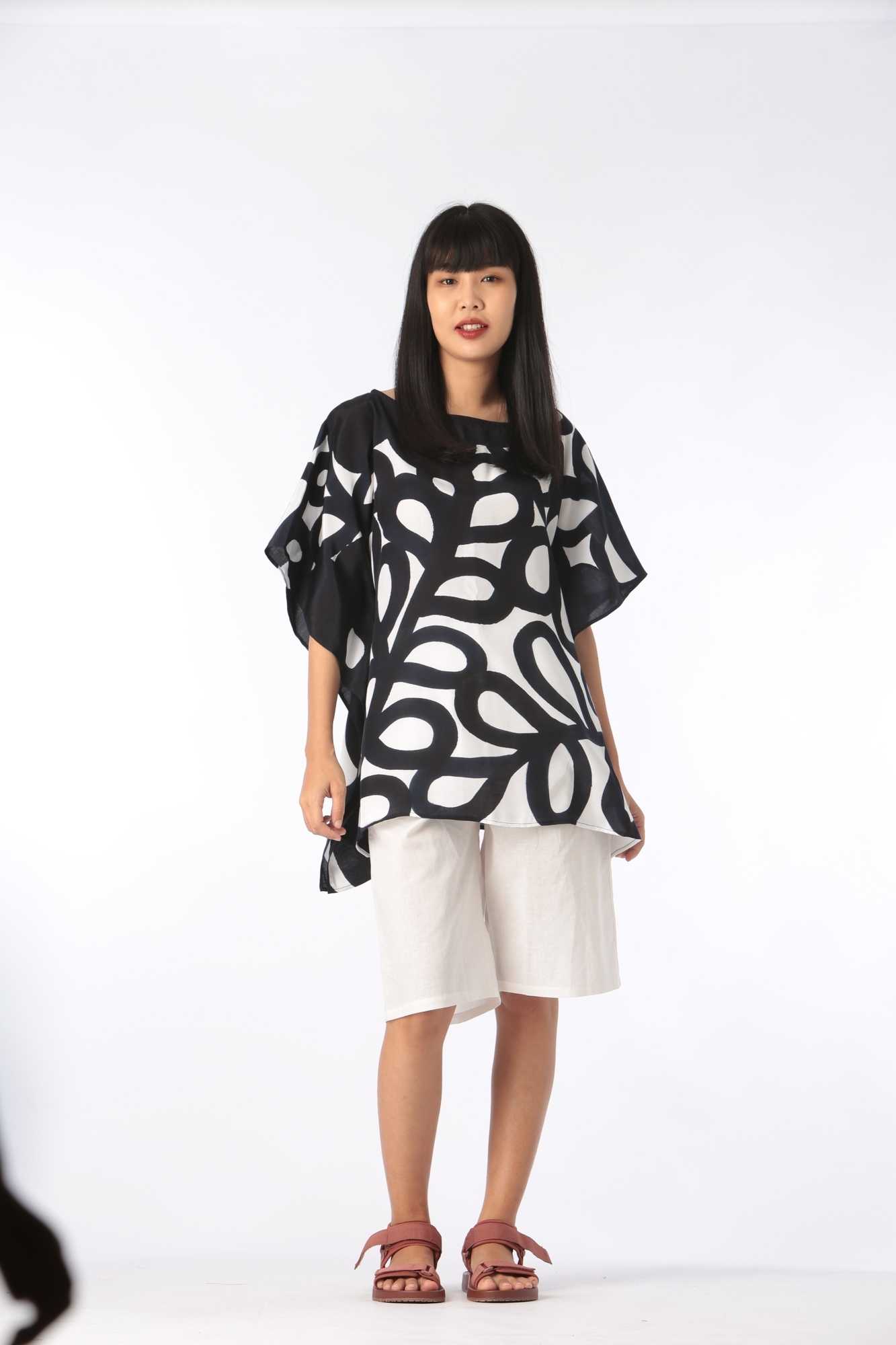 (Pre-order) Poncho Cotton Rayon Blouse Hand paint For Summer Beach Vacation Normal Size (คอวี-คอปาด)