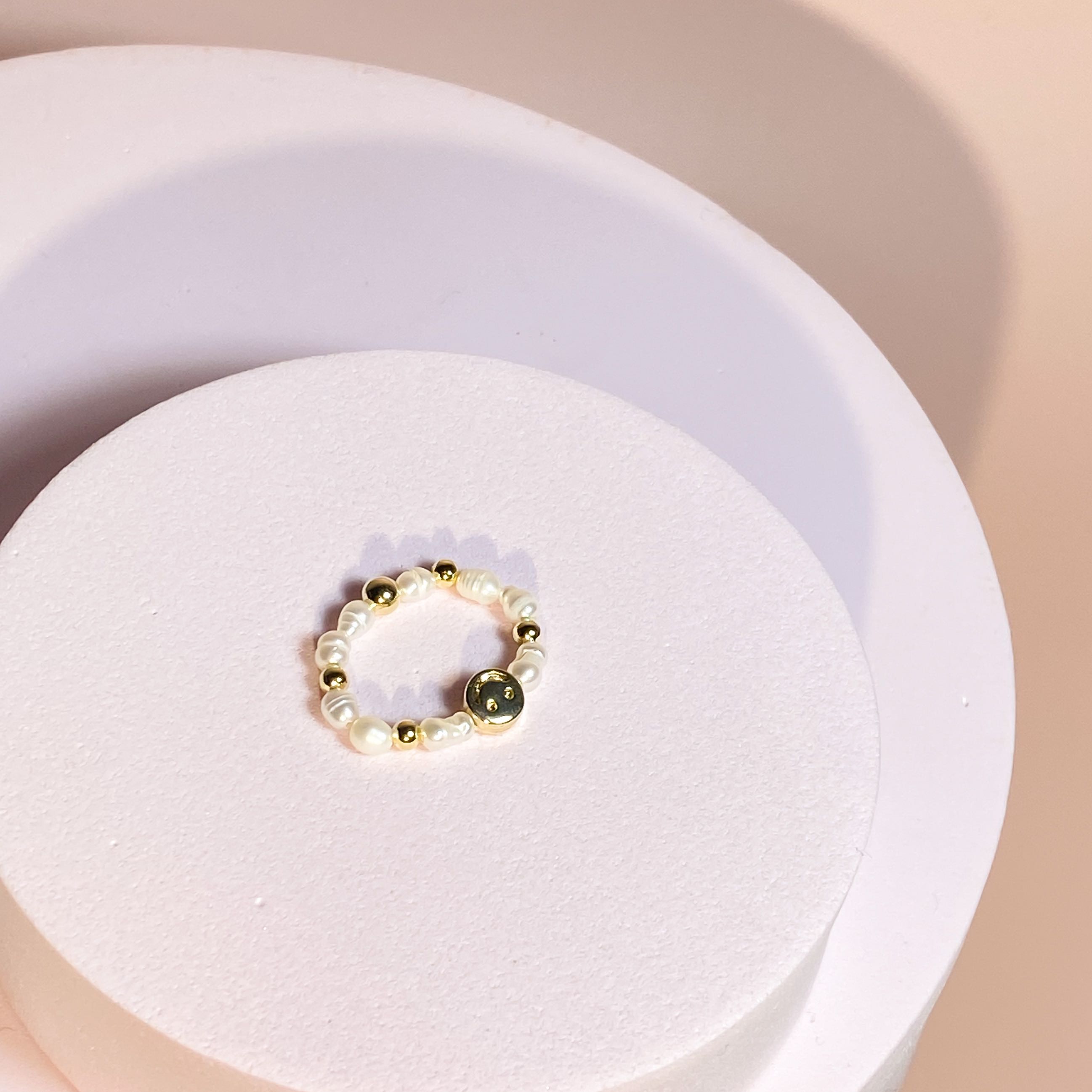 Smiley pearls ring