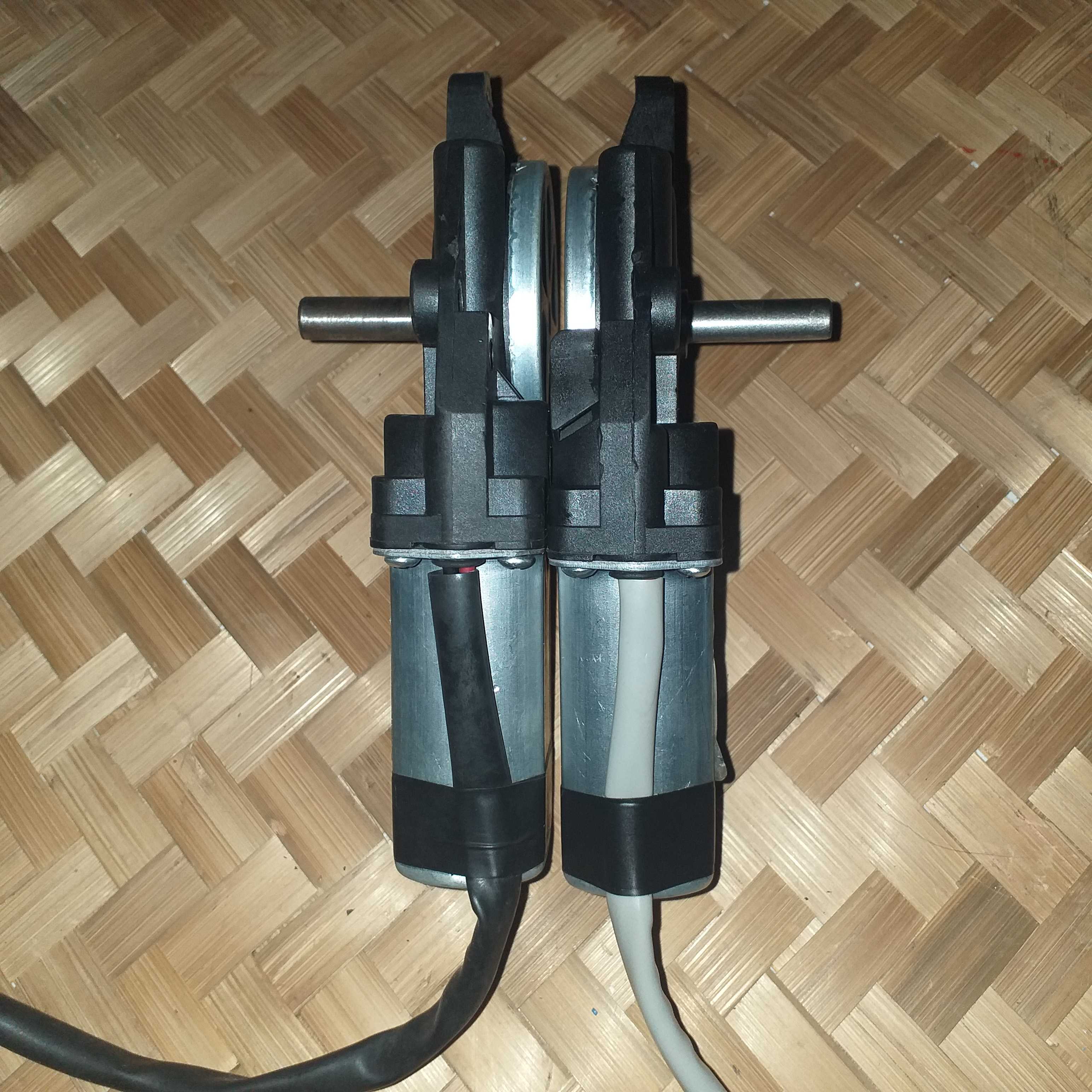 1.0K#MW100D12-00020N# 1คู่ 100W12V มอเตอร์เกียร์ วอร์มเกียร์ ทด 100รอบ