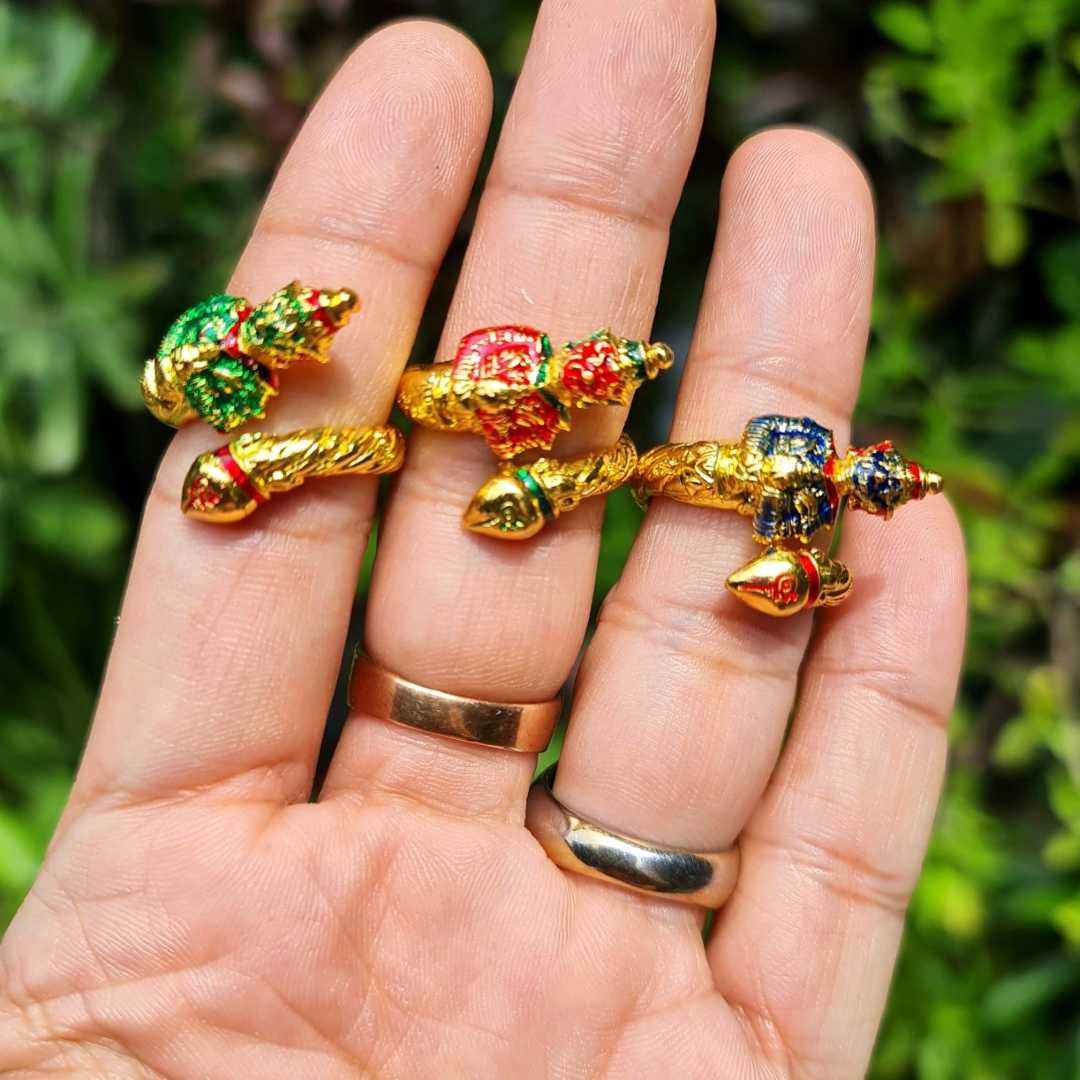 แหวน ท้าวเวสสุวรรณ  เนื้อทองเหลือง ลงยาอย่างงดงาม   มี3สี ป้องกันกันภูตผีปีศาจคุณไสยของอาถรรพ์