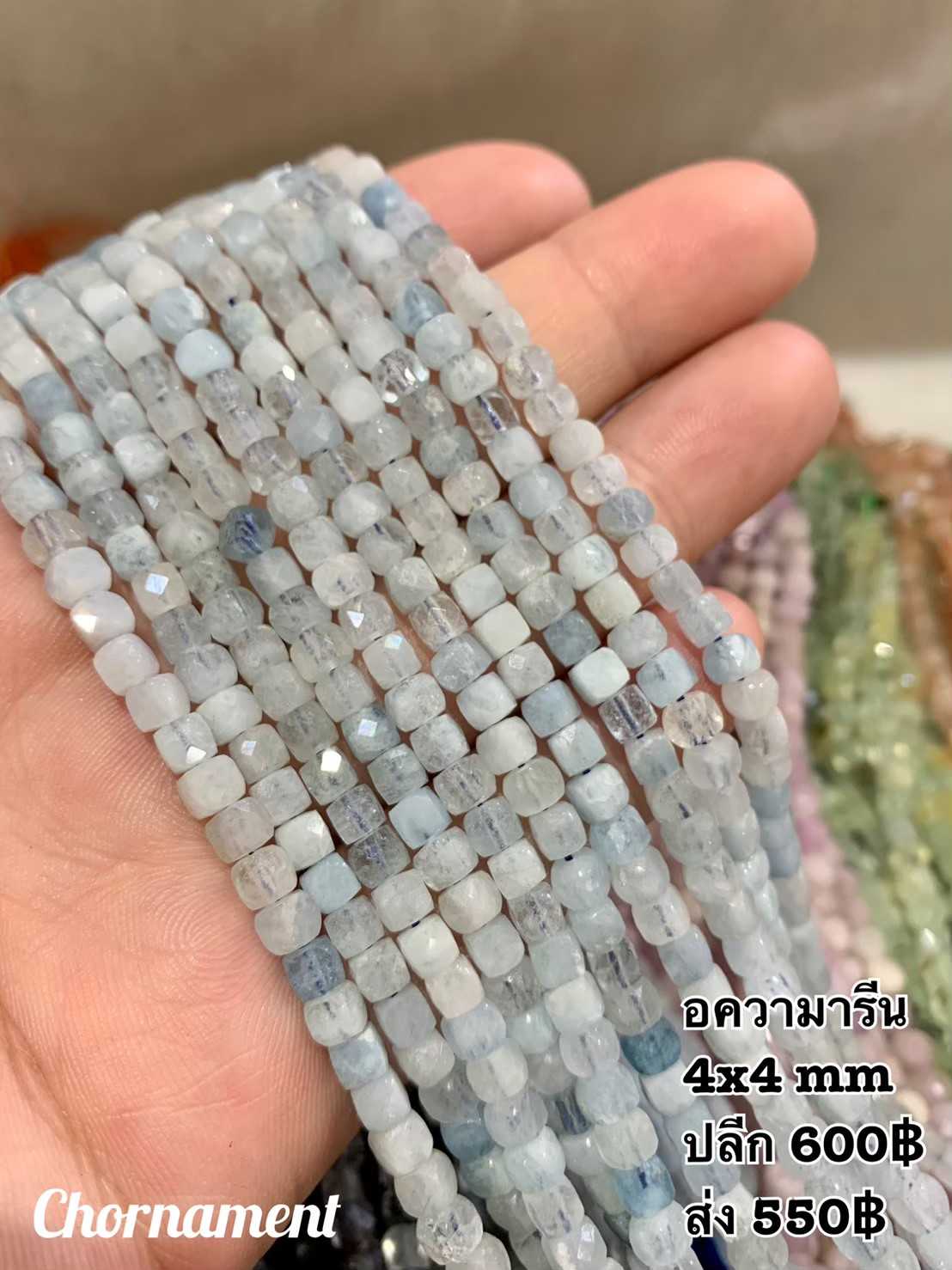อความารีน ทรงลูกบาศก์ ผิวเจียเหลี่ยมเหลี่ยม ขนาด 4x4 mm เส้นยาว