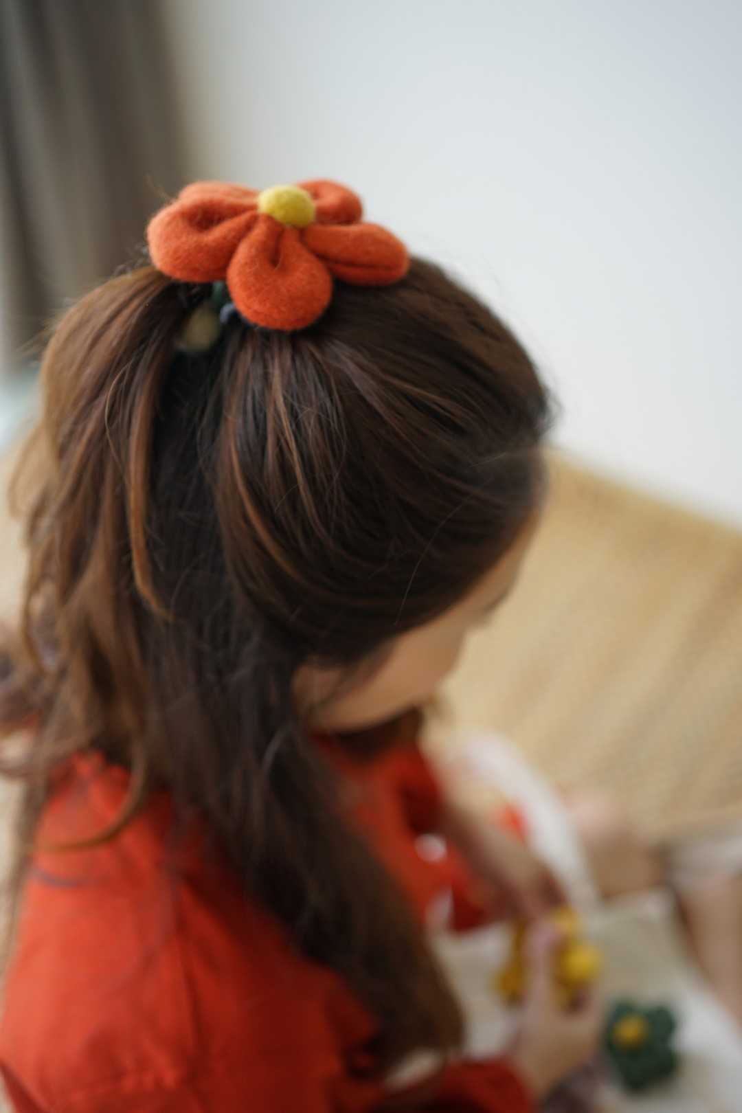 FLOWER HAIR CLIP - กิ๊บติดผมดอกไม้ทำจากวูลนุ่มนิ่ม