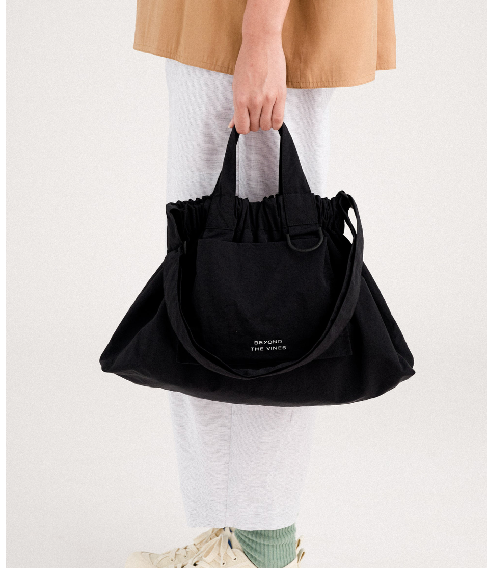 (Pre-order)Beyond the vines : M dumpling bag (Black)