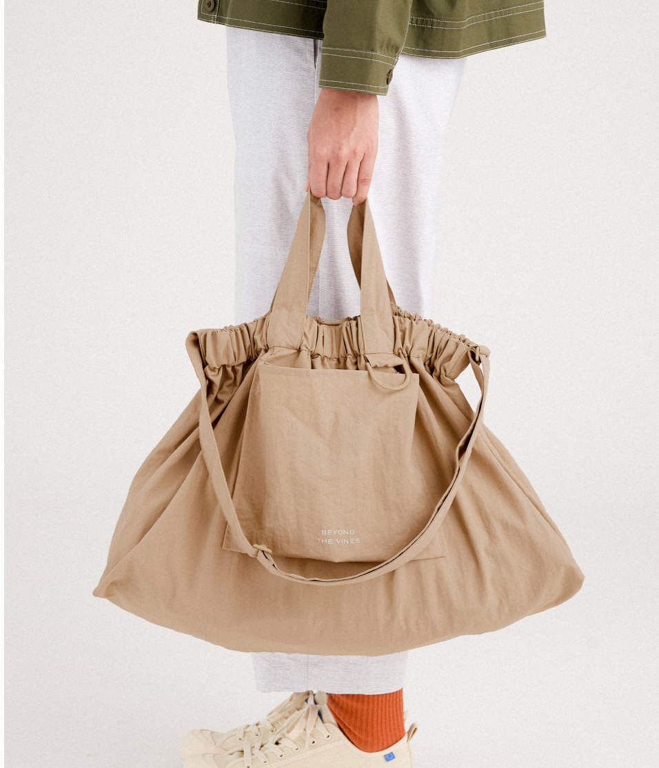 (Pre-order)Beyond the vines : XL dumpling bag (Khaki)
