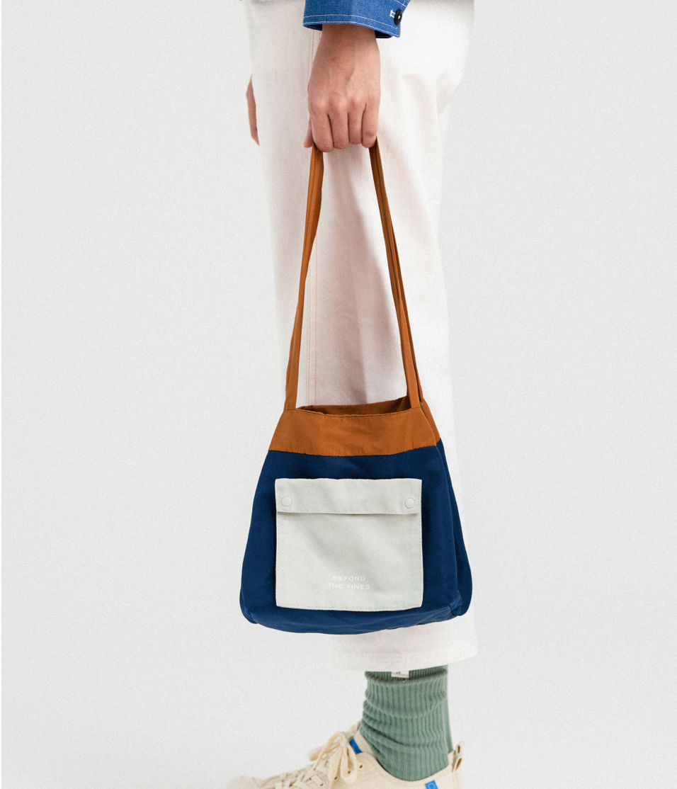 (Pre-order)Beyond the vines : Mini Reversible Bag (Navy/Brown)