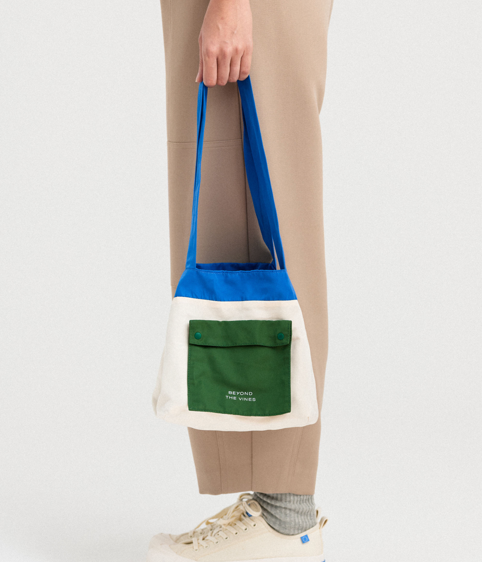 (Pre-order)Beyond the vines : Mini Reversible Bag (Cream/Blue)