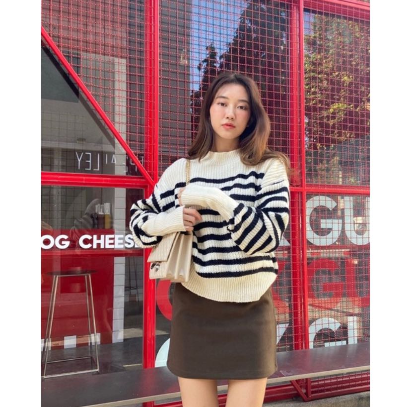 STELLA sweater 🌎🚀 เสื้อสเวตเตอร์แขนยาวผ้าไหมพรมลายทาง มี2สี (C7525)
