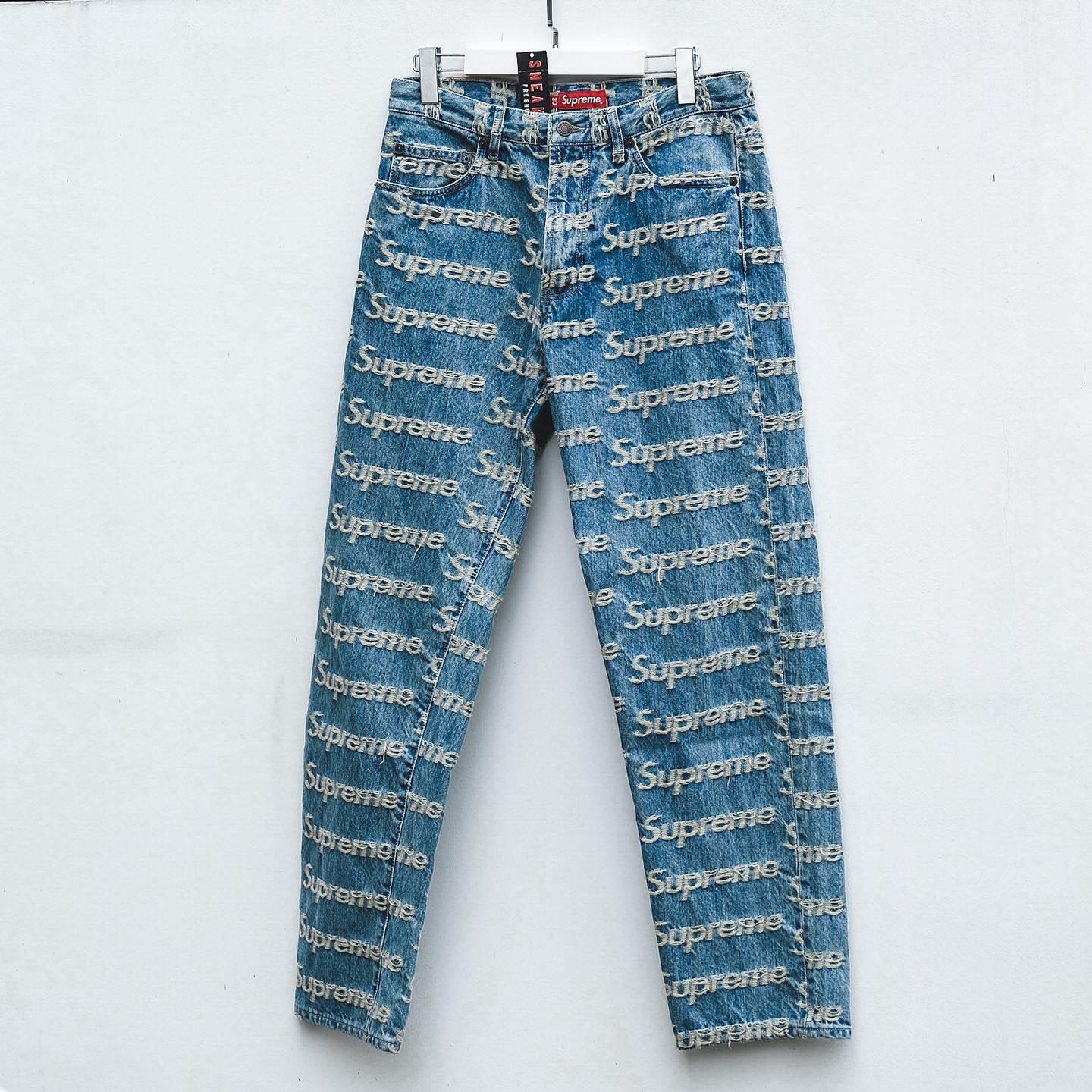 Supreme Frayed Logo Regular Jean 