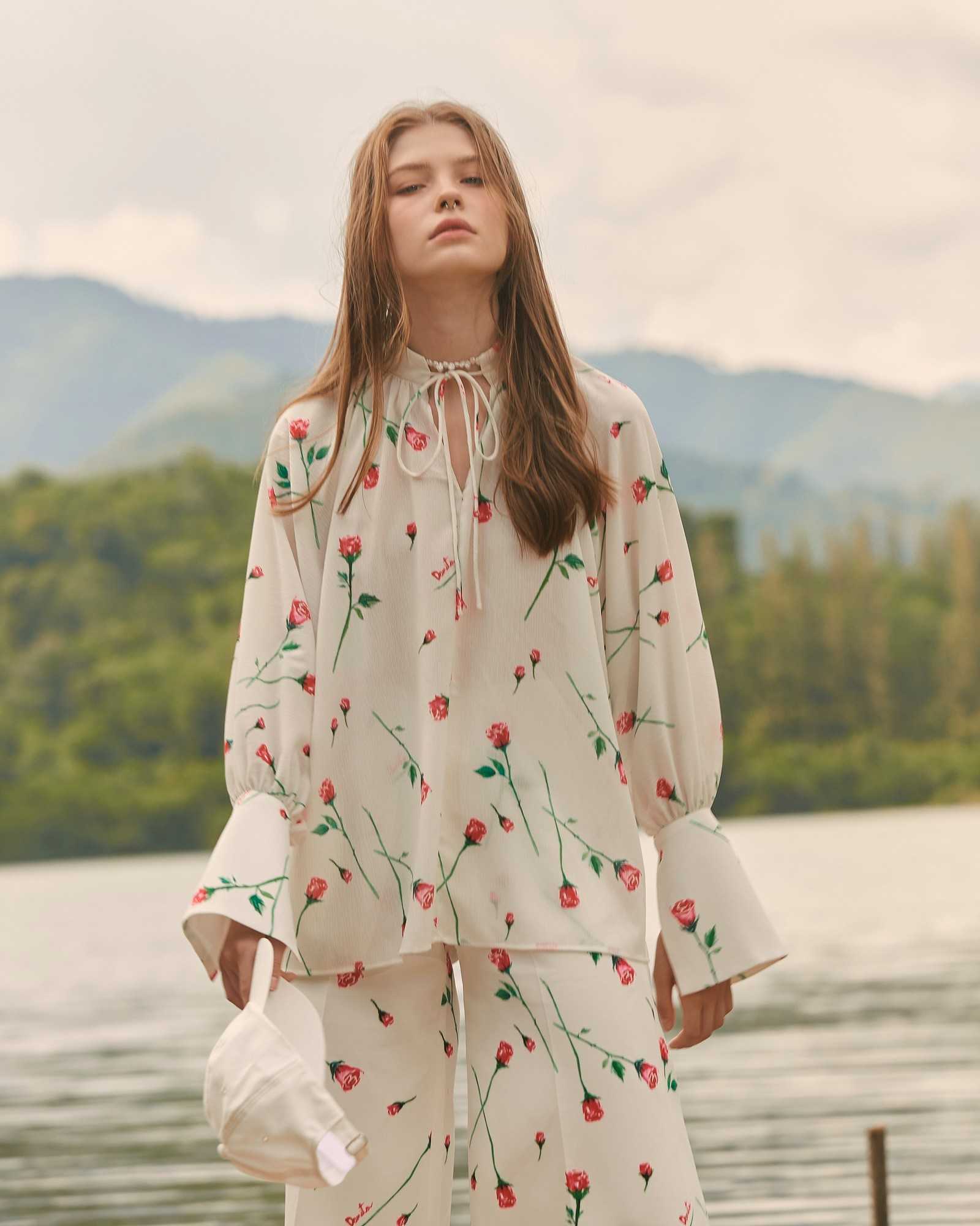 Wild rose Blouse (พร้อมส่ง)
