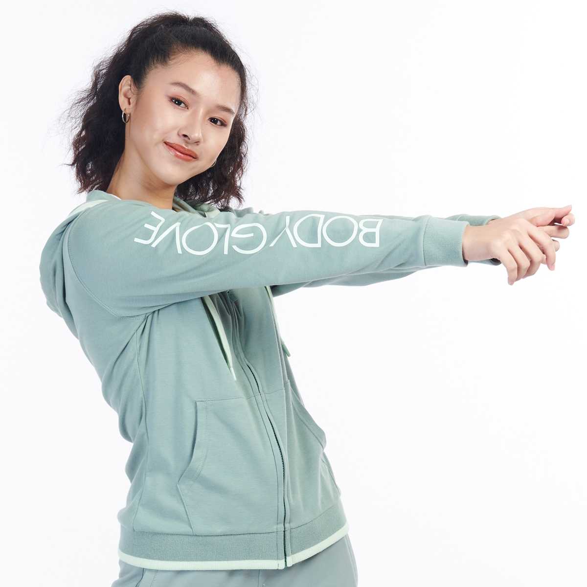 Women's SC Essential Hoodies เสื้อฮู้ด ผู้หญิง สีเทาอมเขียว-71