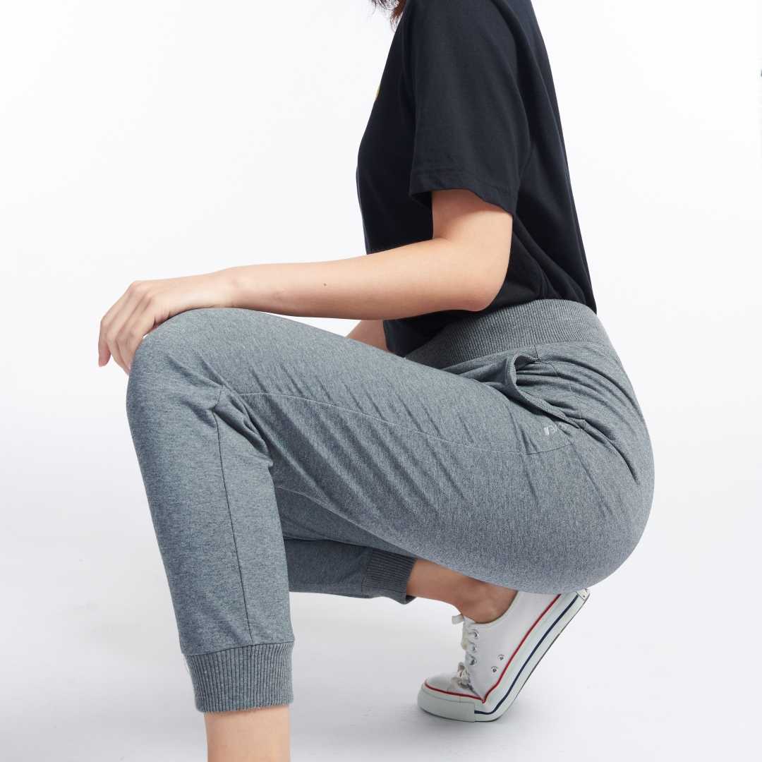 Basic Jogger กางเกงจ็อกเกอร์ ผู้หญิง สีเทาเข้ม-21