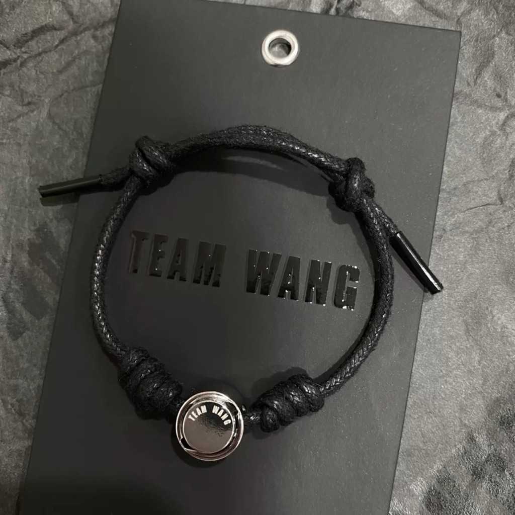 กำไลข้อมือ Teamwang พร้อมป้าย แฟนเมด ส่งฟรี