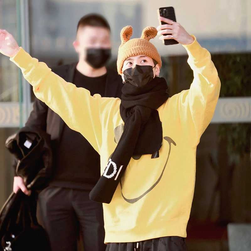 หมวกบินนี่สีน้ำตาลมีหูแบบ Jackson wang