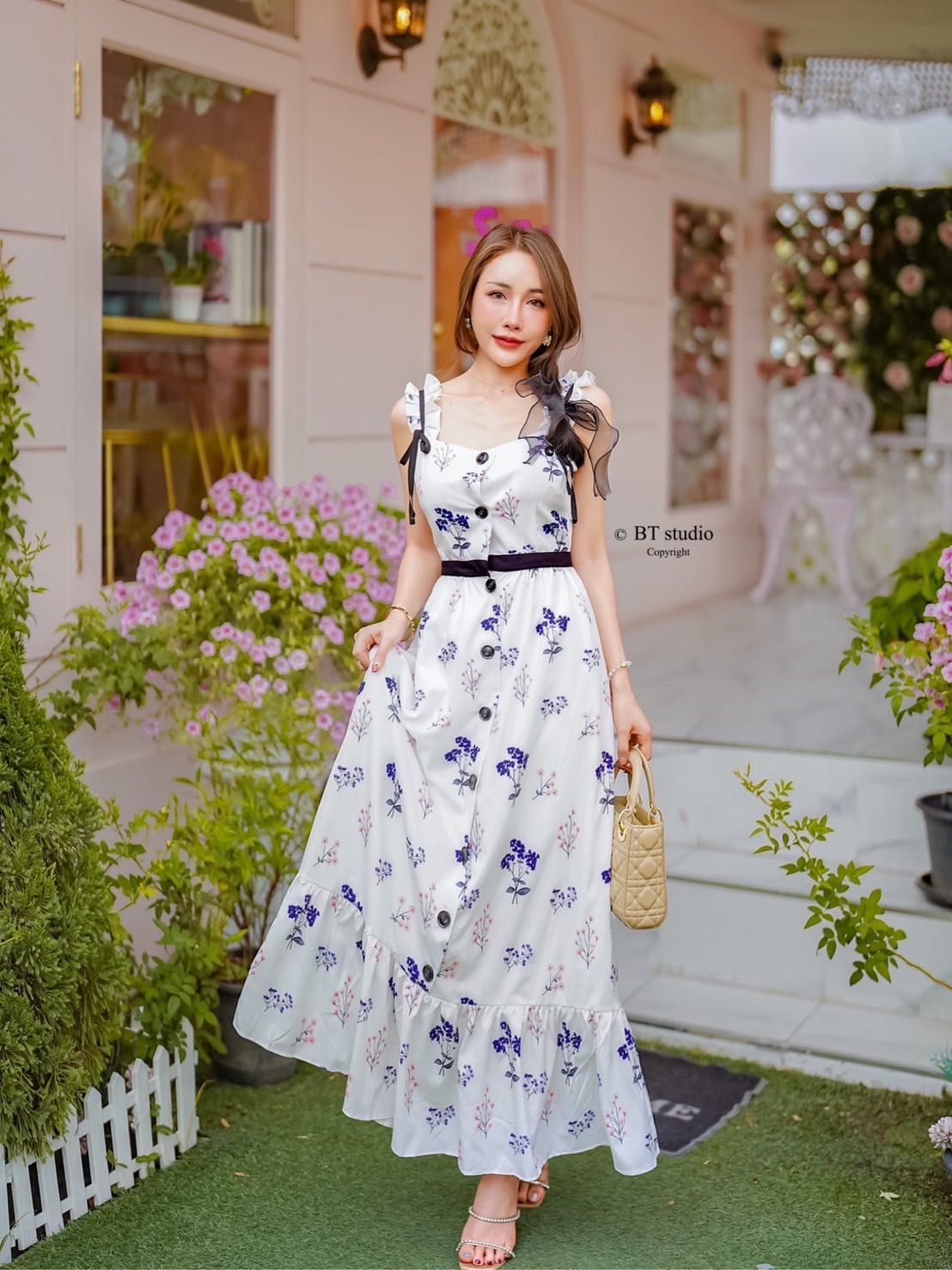 เดรสยาวสายเดี่ยว