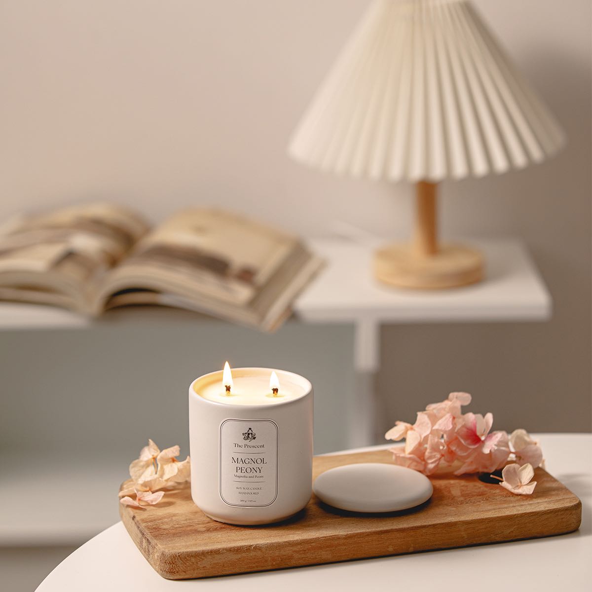 Magnol Peony เทียนหอมจากไขถั่วเหลือง (Soy Wax Candle) กลิ่น แม็กนอลพีโอนี ขนาด 200 g.