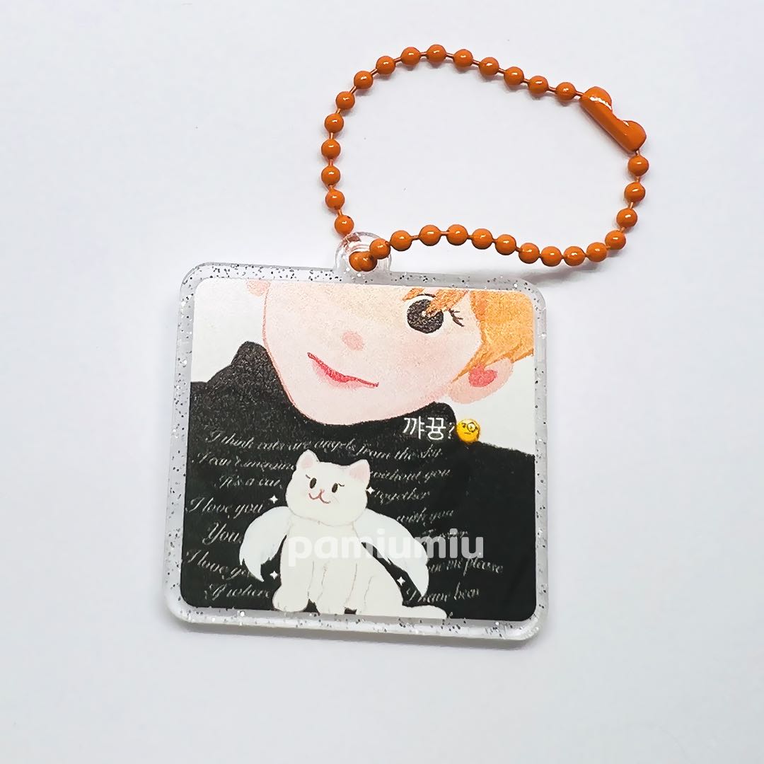 KR12 Peek-A-Boo🧡 พวงกุญแจกลิตเตอร์