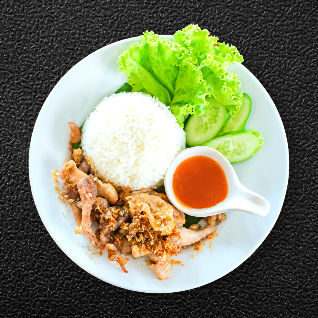 ข้าวกระเทียม (หมู/ไก่/เนื้อออสเตรเลีย)