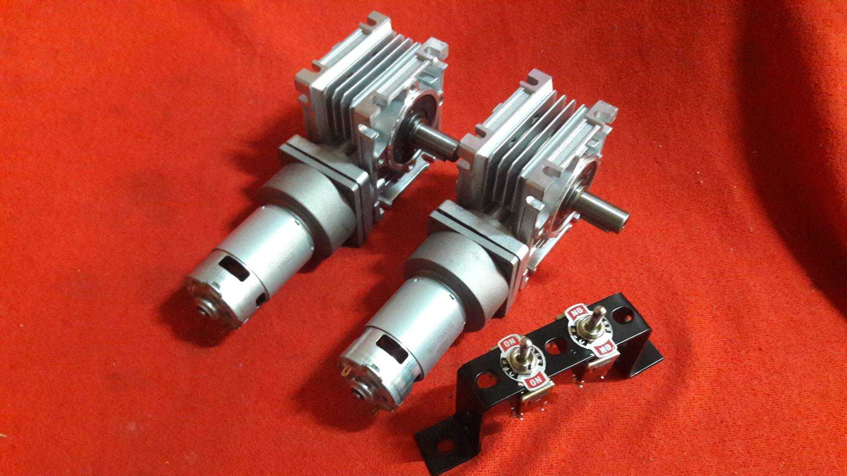 #MD400x2-00070NL# มอเตอร์เกียร์ ทดรอบ ช้ามาก 12V 30W 2ขุด สำหรับ นั่งร้าน ปรับรอบ