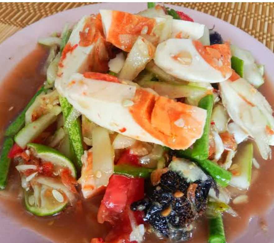 ตำแตงไข่เค็ม(ปลาร้า)