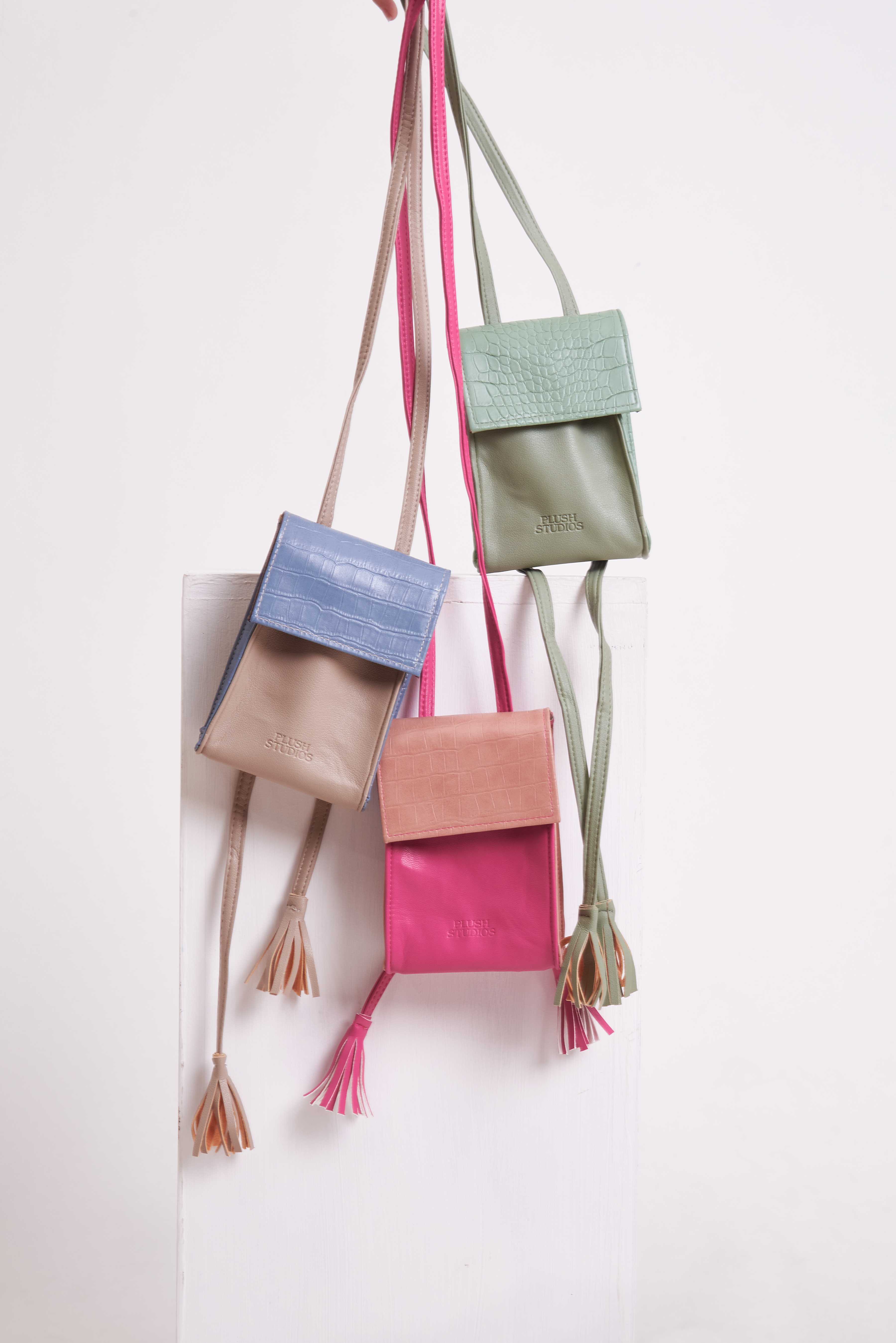 กระเป๋ารุ่น Sonia Pouch/Phone Bag (multi-purpose) ใส่ได้หลายแบบ