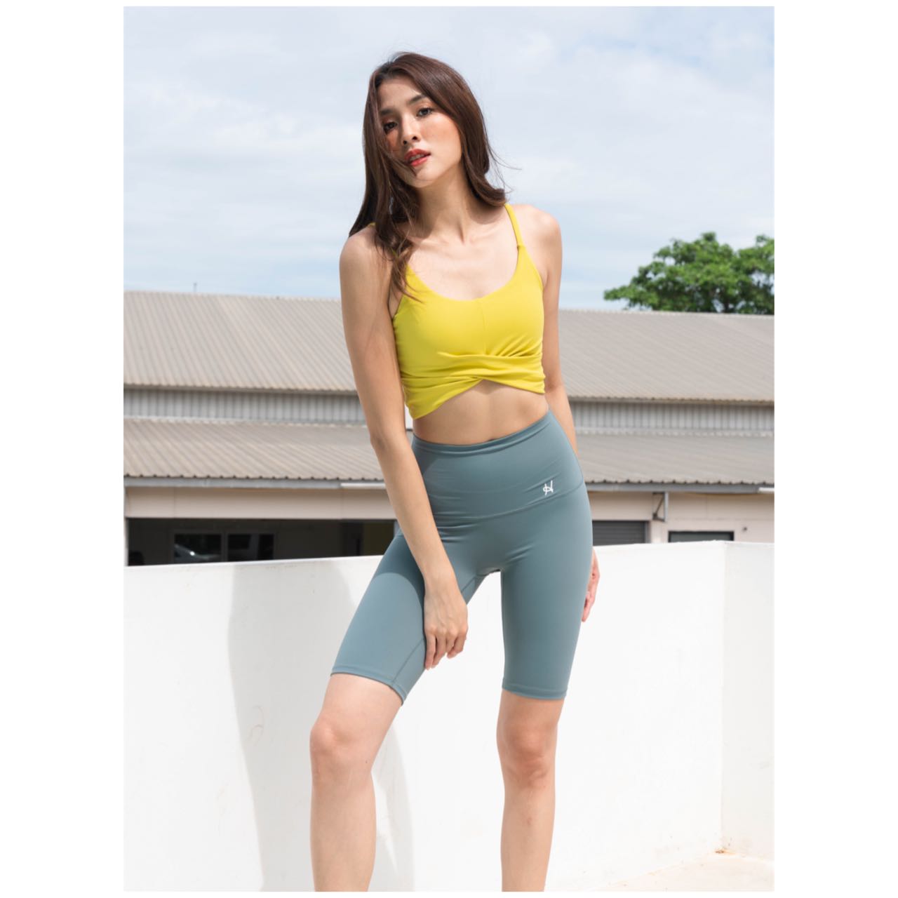 สปอร์ตบรา Front cross B006