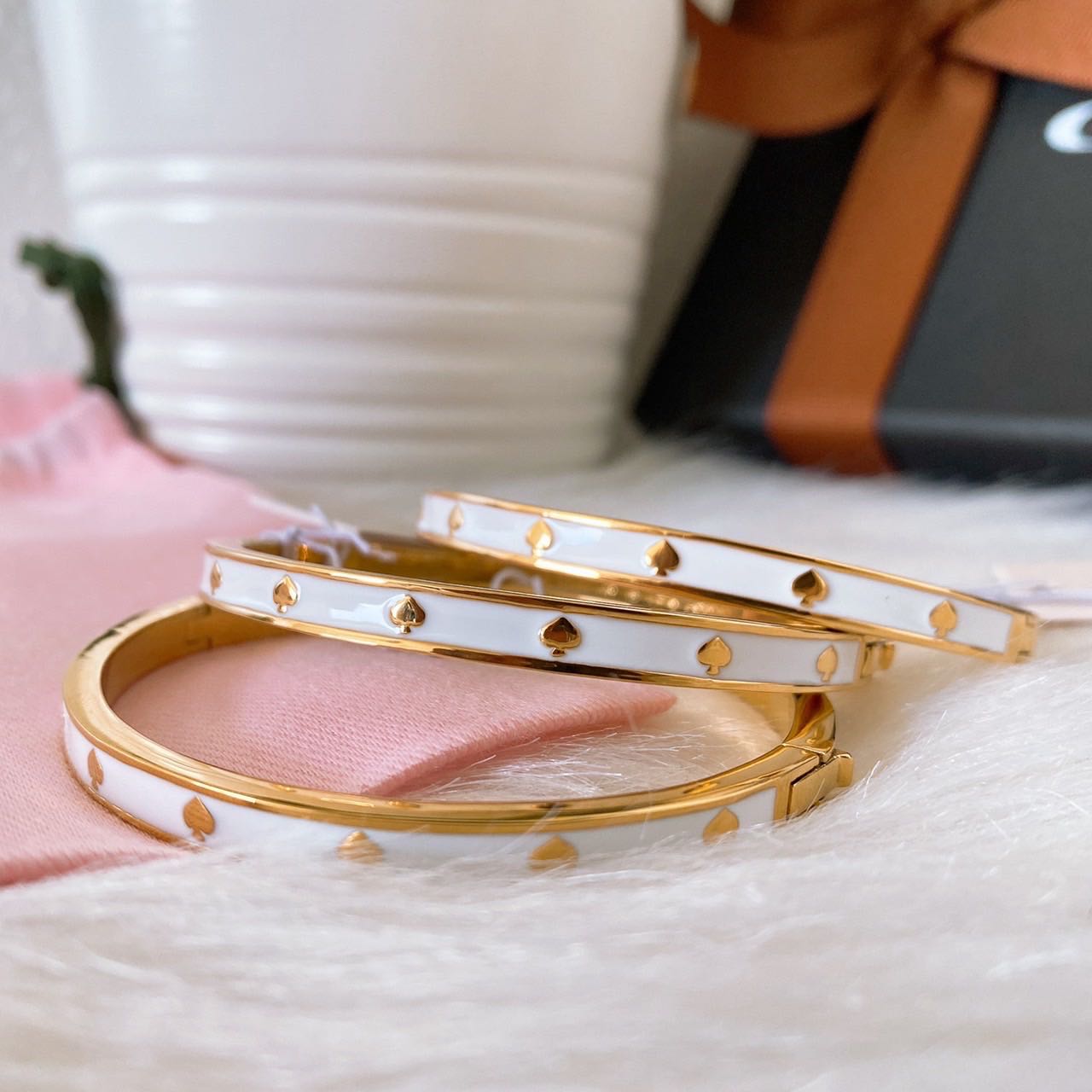 kate spade - spot the spade