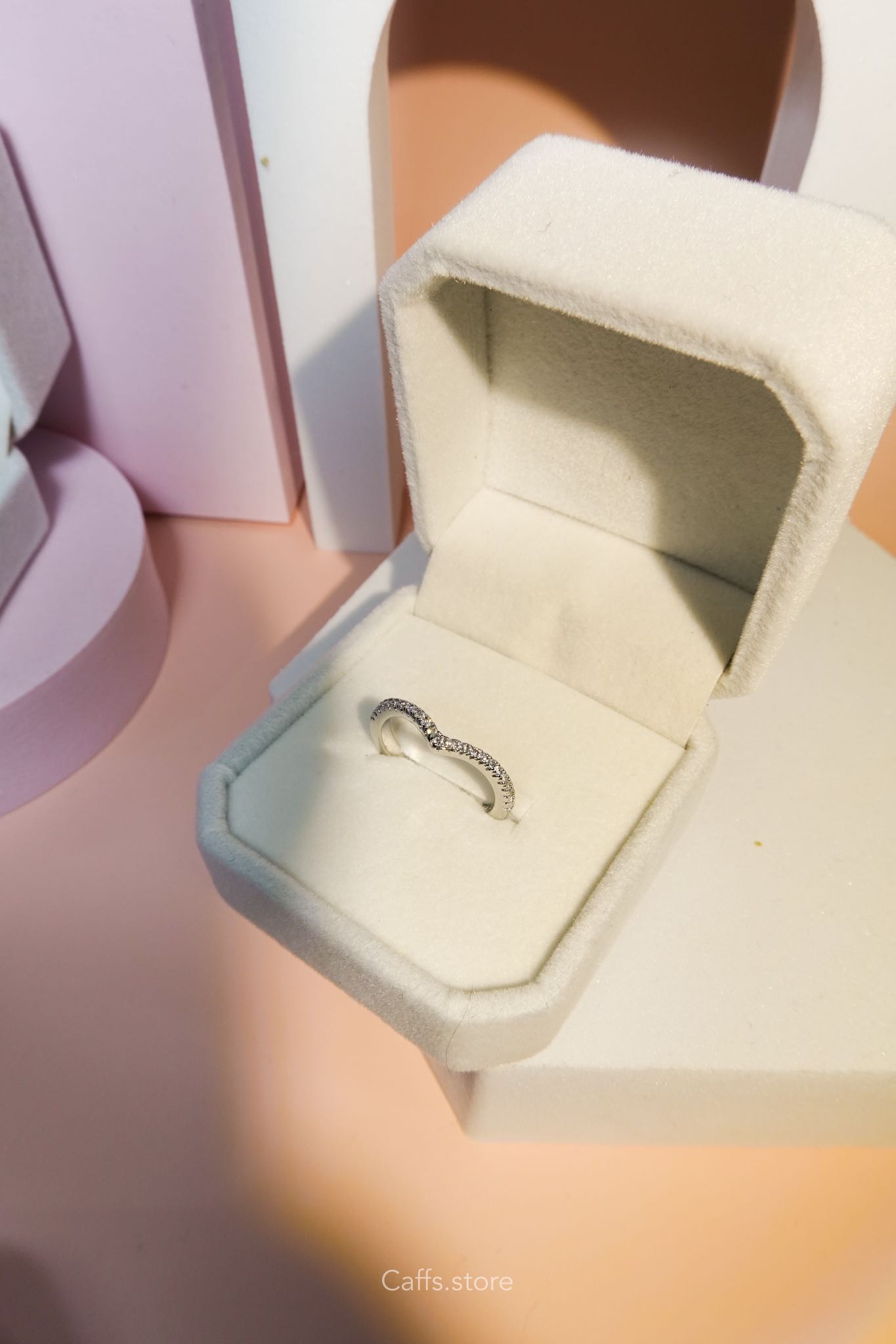 Nora ring