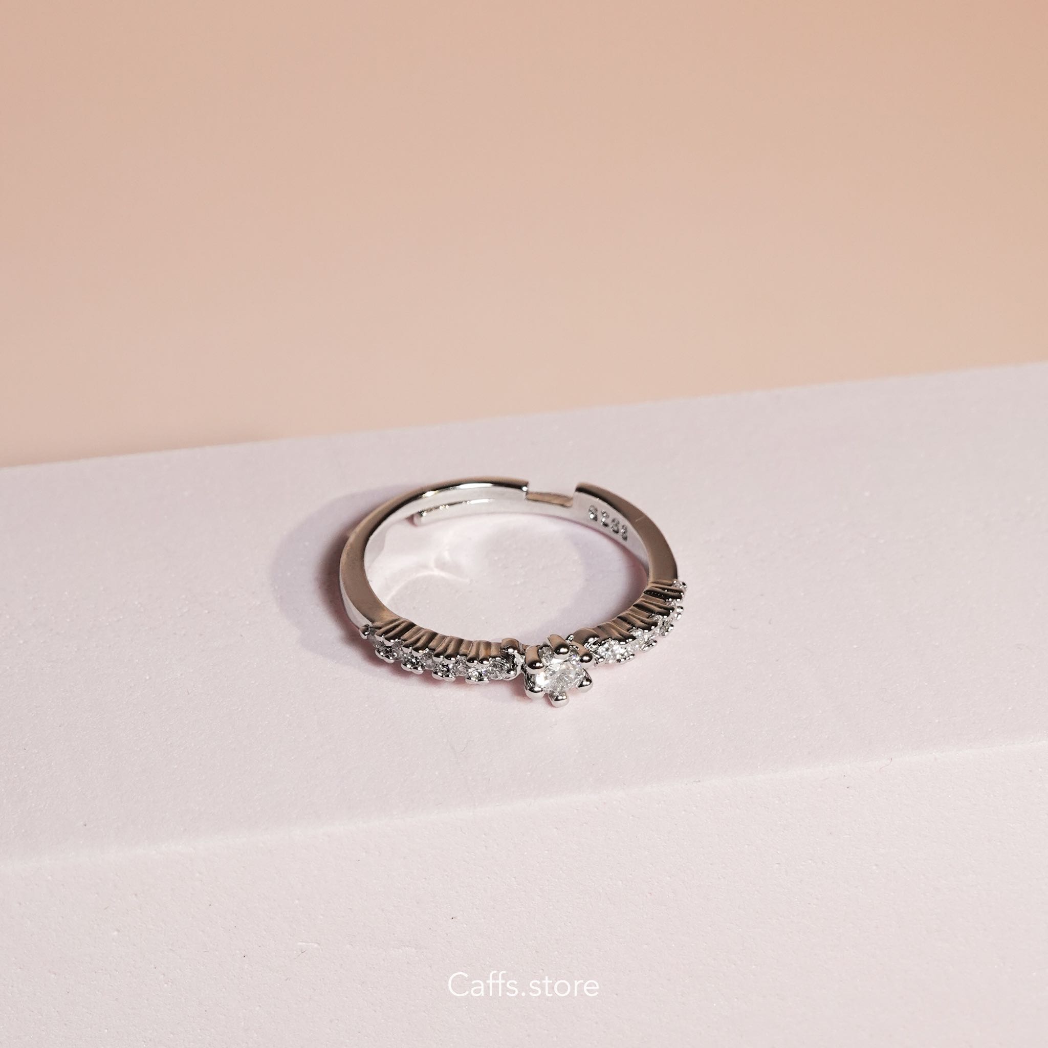 Ellee ring