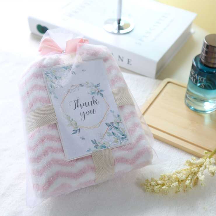 Happylife ของรับไหว้ ของชำร่วย ผ้าเช็ดหน้าขนเป็ด ซึบซับน้ำได้ดี บรรจุถุงผ้าแก้ว  แถมฟรีป้ายแท็ก