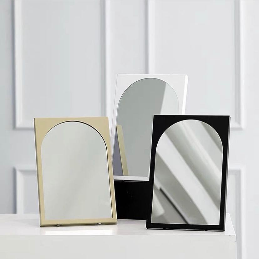 Plain mirror (Pre-order)