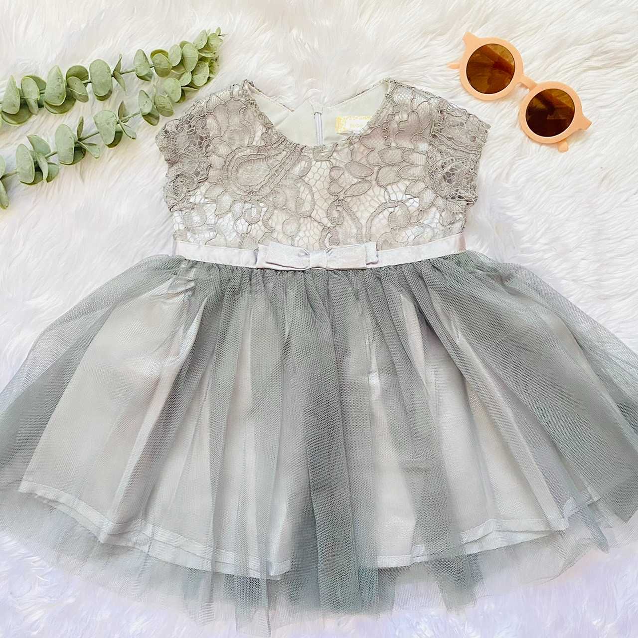 ( DS0020 ) เสื้อผ้าเด็กผู้หญิง ชุดเด็กผู้หญิง ชุดเดรสเด็กผู้หญิง ลายลูกไม้ สีเทา เงิน 🕊