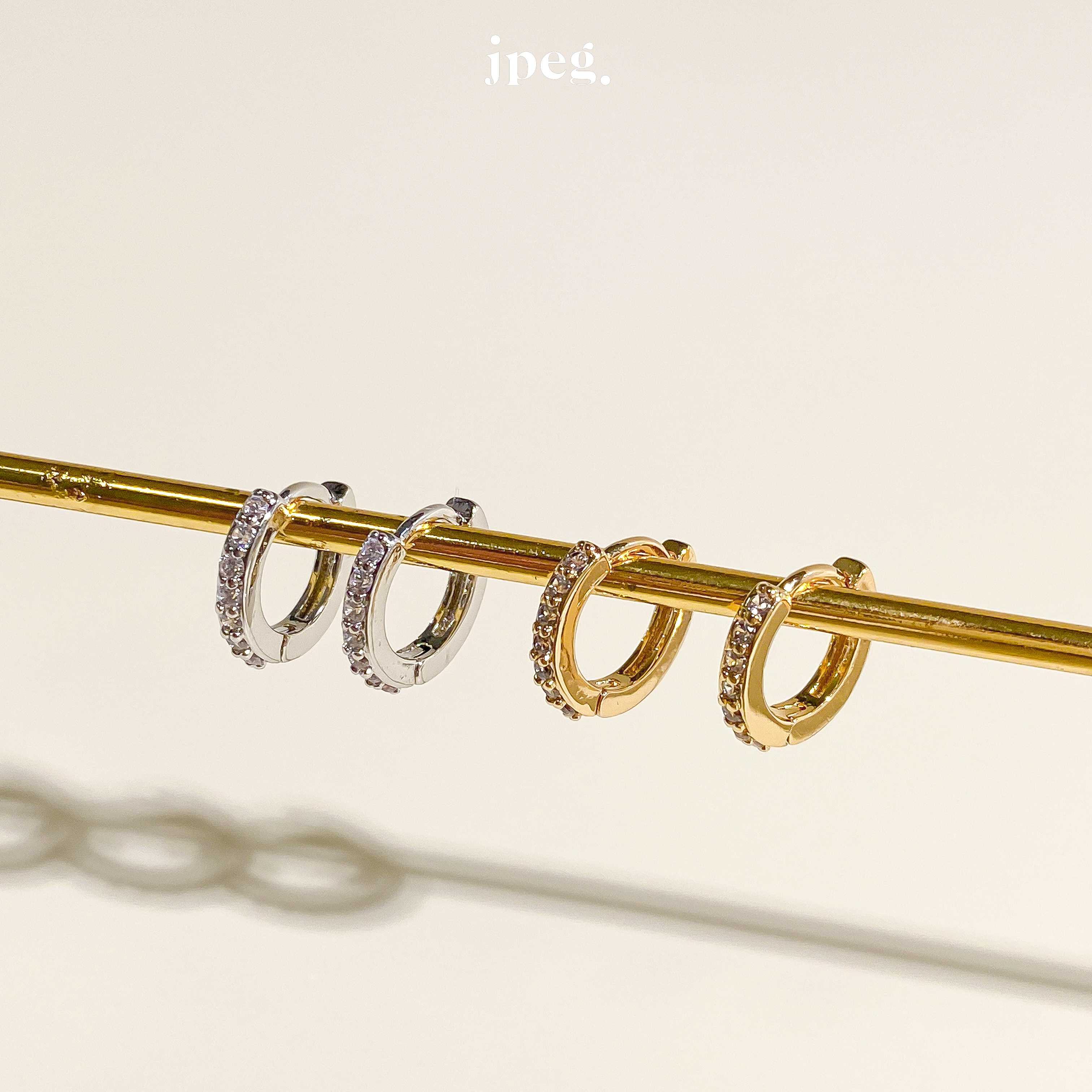 คู่ละ 100 บาท / MINI diamond huggie hoop earring (brass)