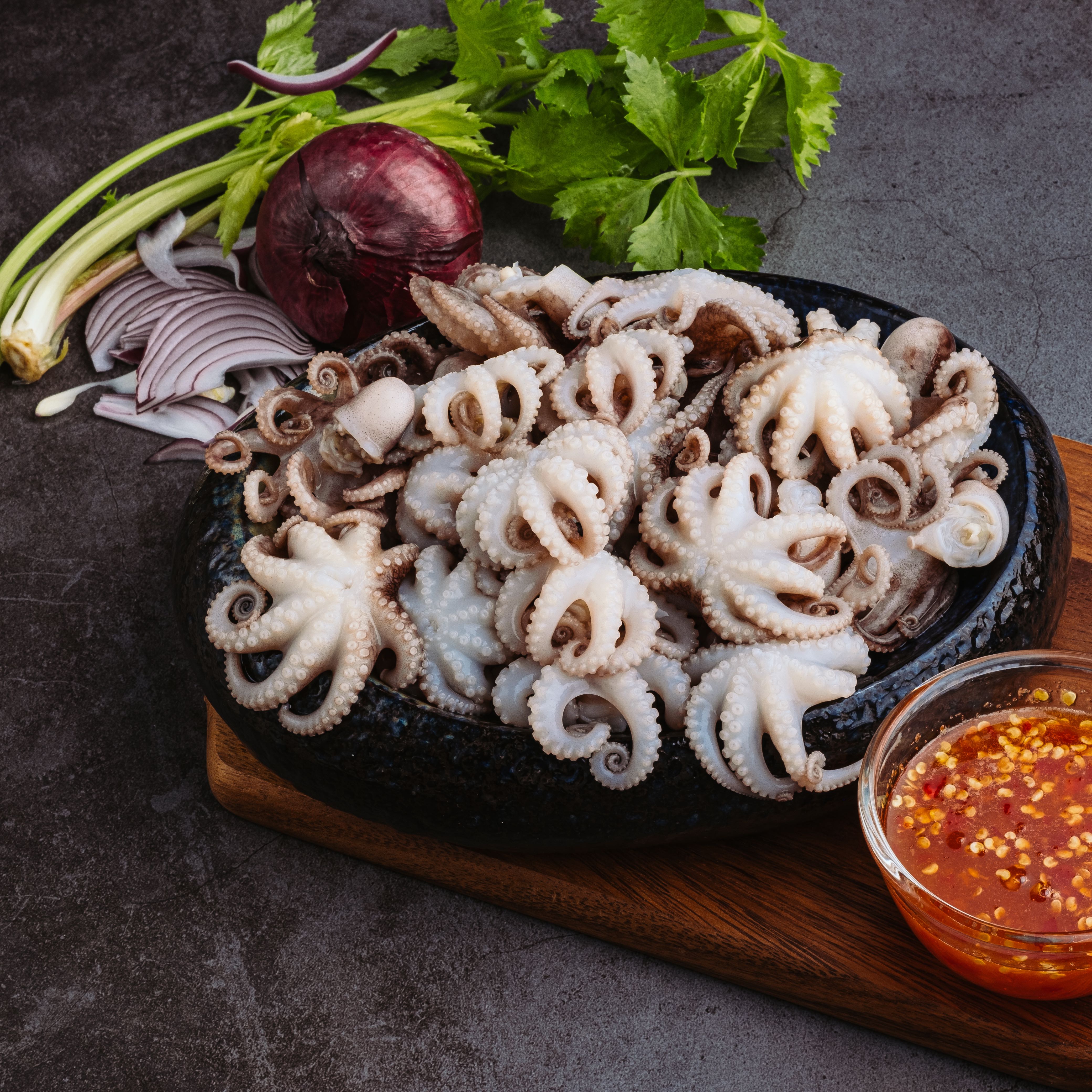 หมึกสาย ทำความสะอาด (Baby Octopus Whole Clean)