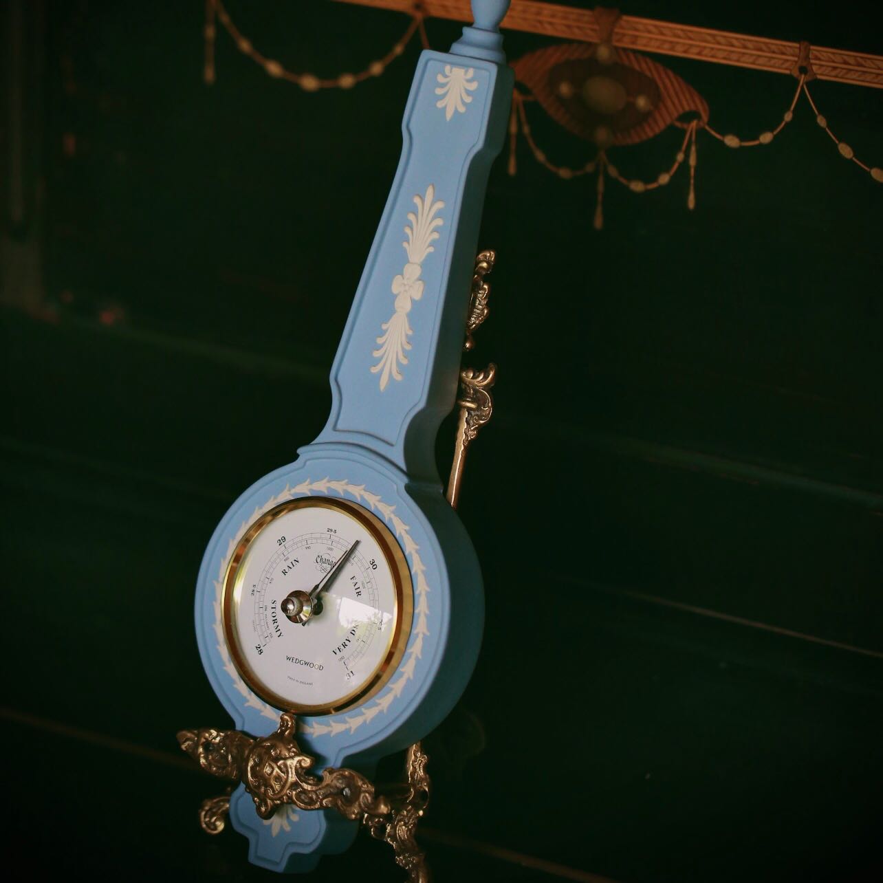 เครื่องวัดความกดอากาศ Wedgwood Jasperware Barometer